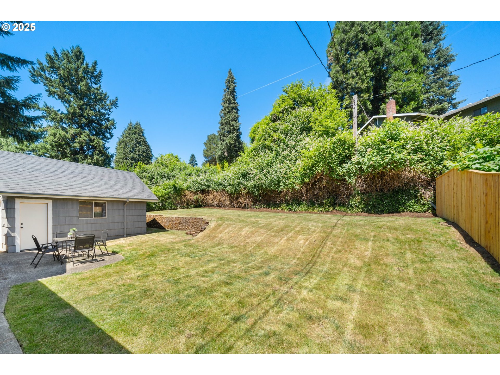2822 NE FREMONT DR