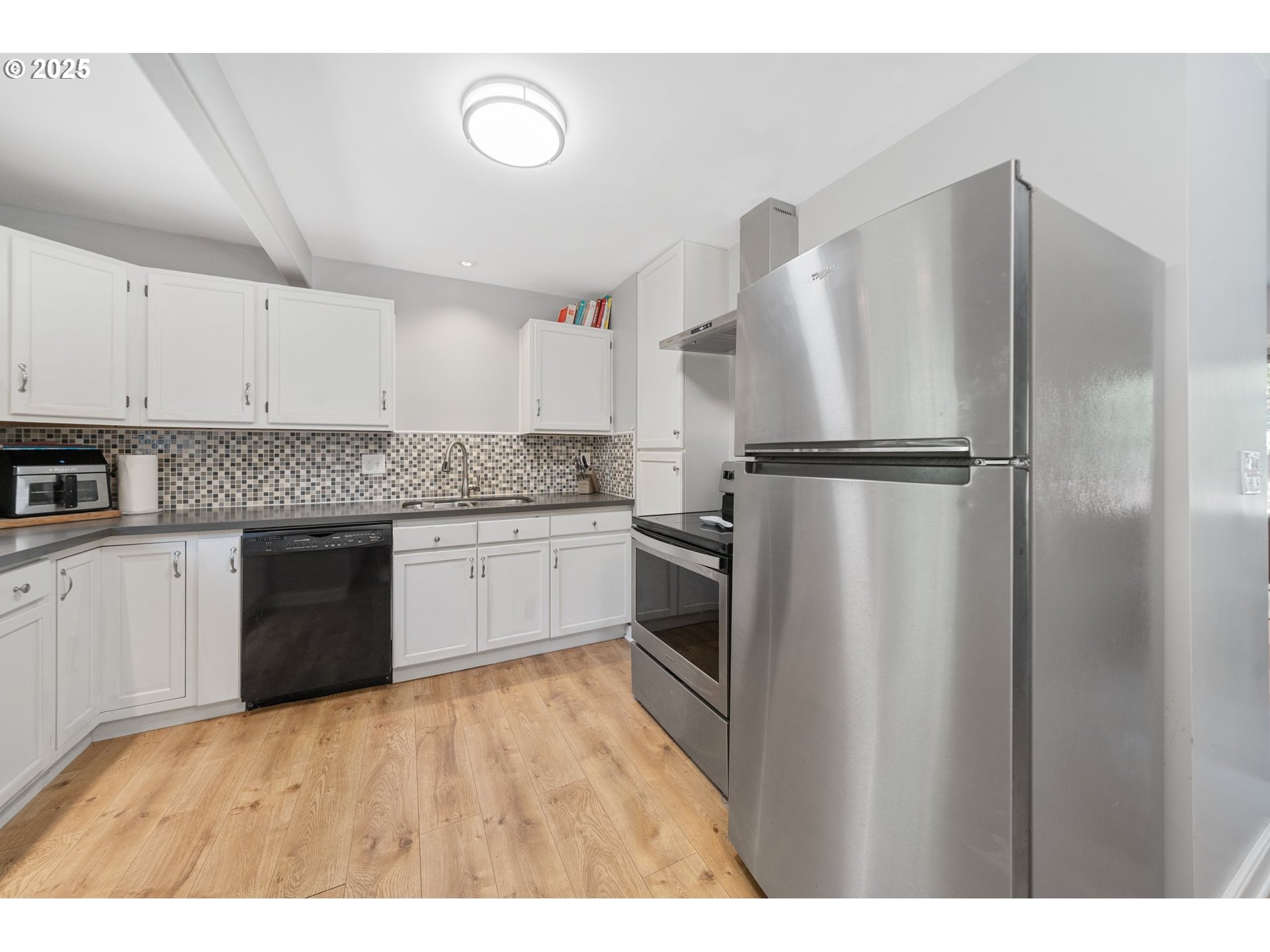 2822 NE FREMONT DR