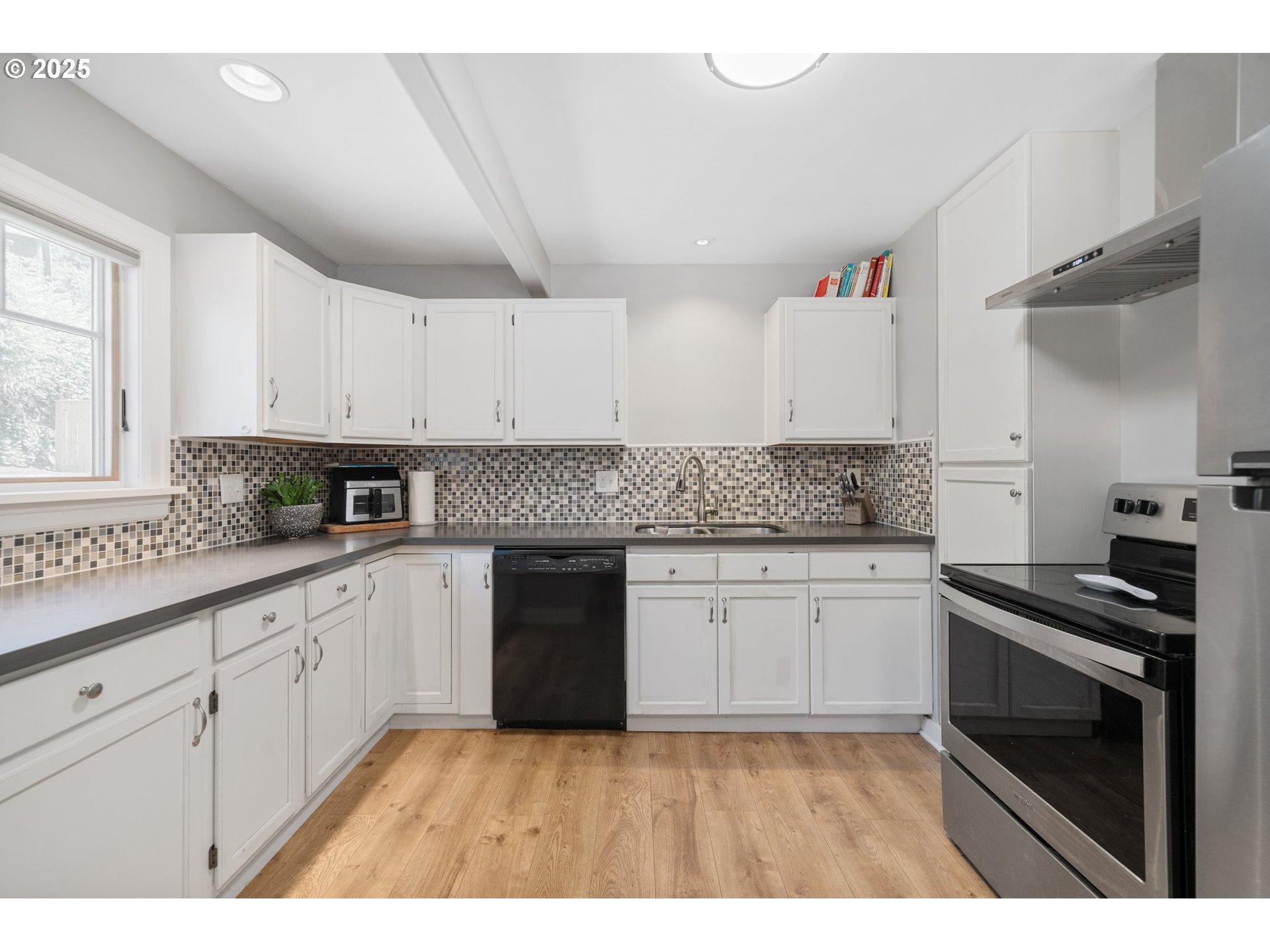 2822 NE FREMONT DR