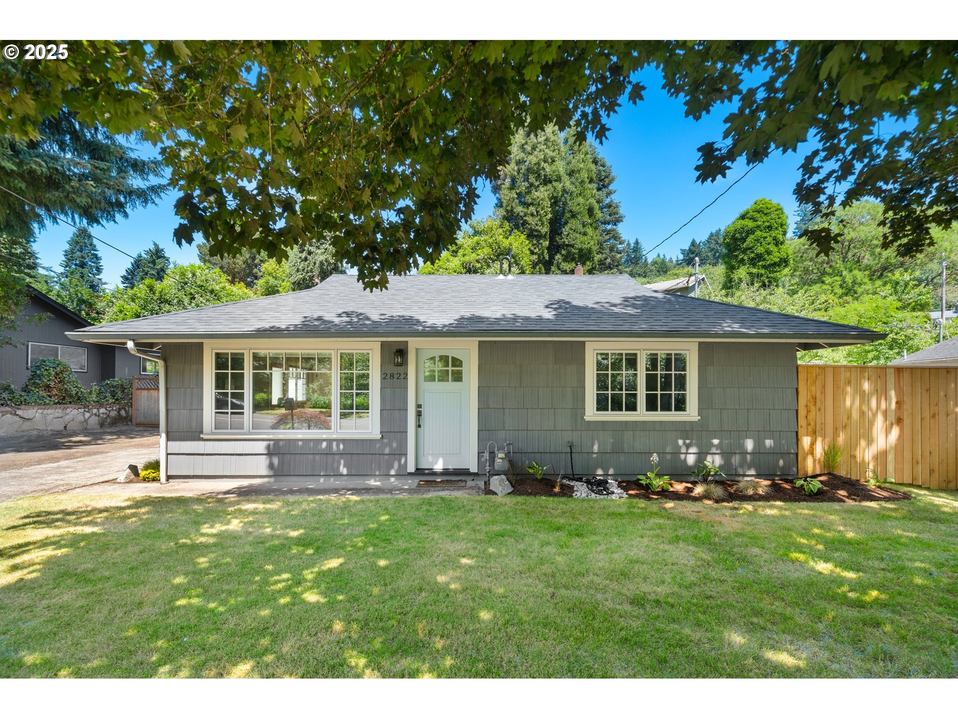 2822 NE FREMONT DR