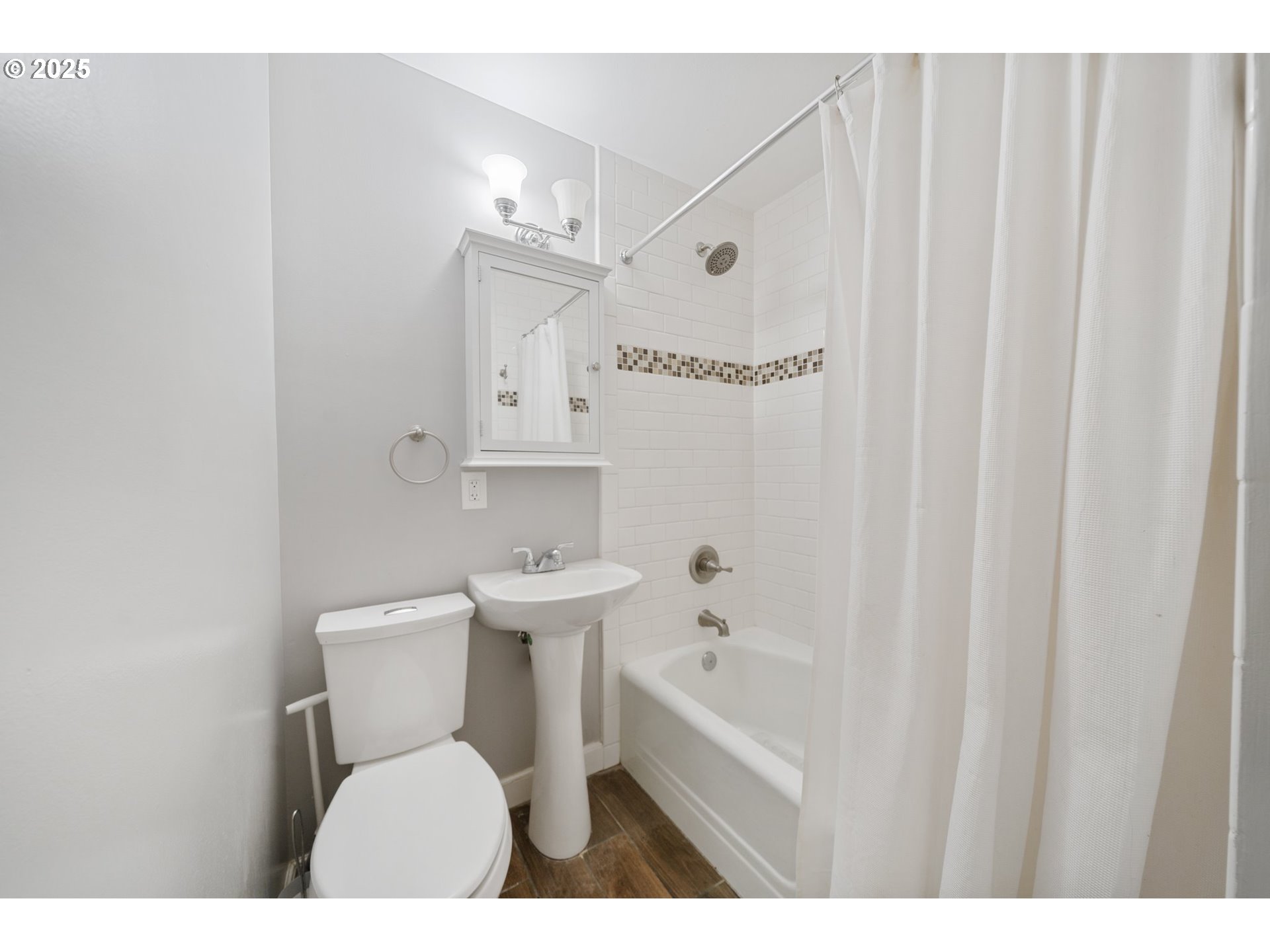 2822 NE FREMONT DR