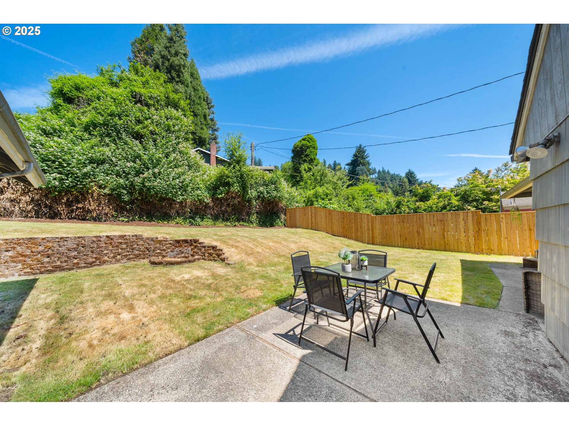 2822 NE FREMONT DR