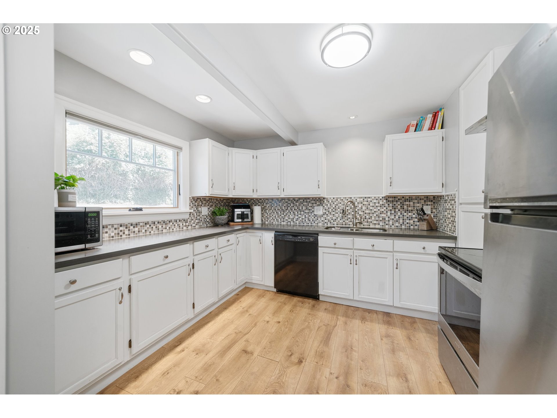 2822 NE FREMONT DR