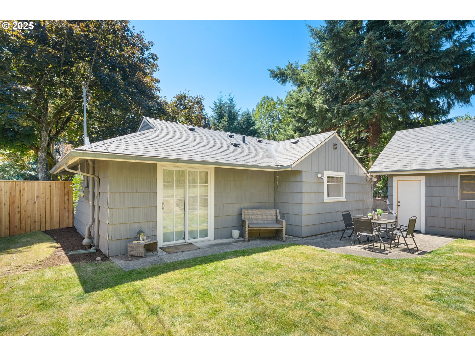 2822 NE FREMONT DR