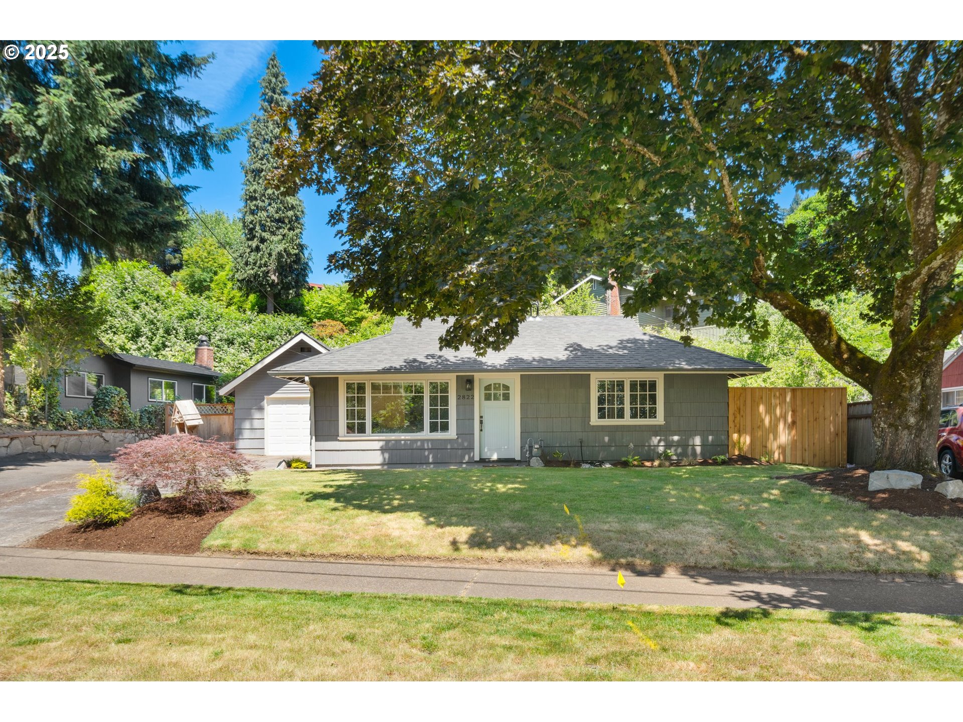 2822 NE FREMONT DR