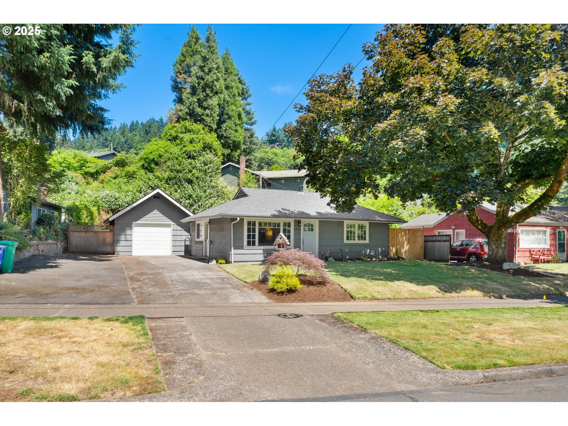 2822 NE FREMONT DR