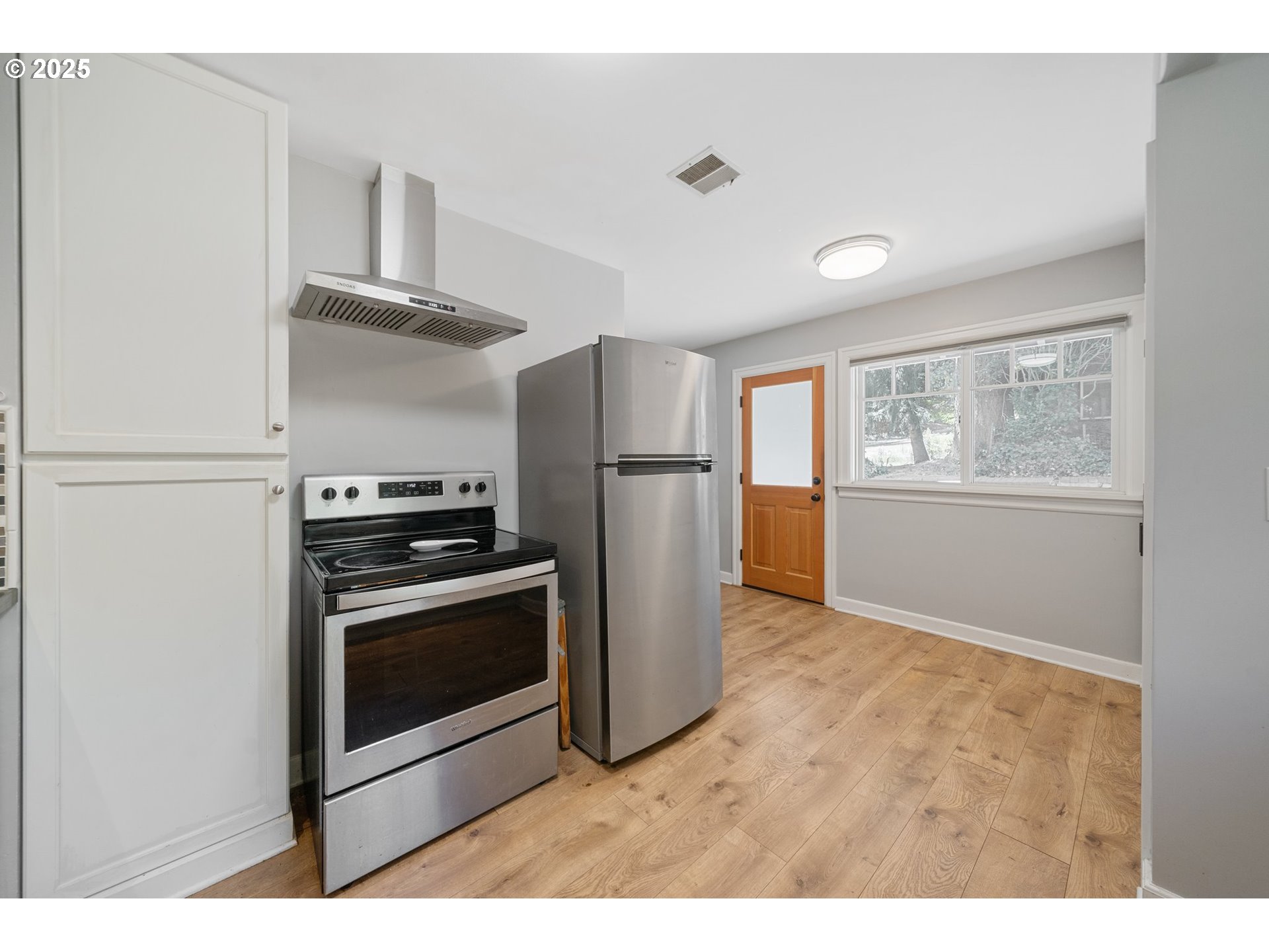 2822 NE FREMONT DR
