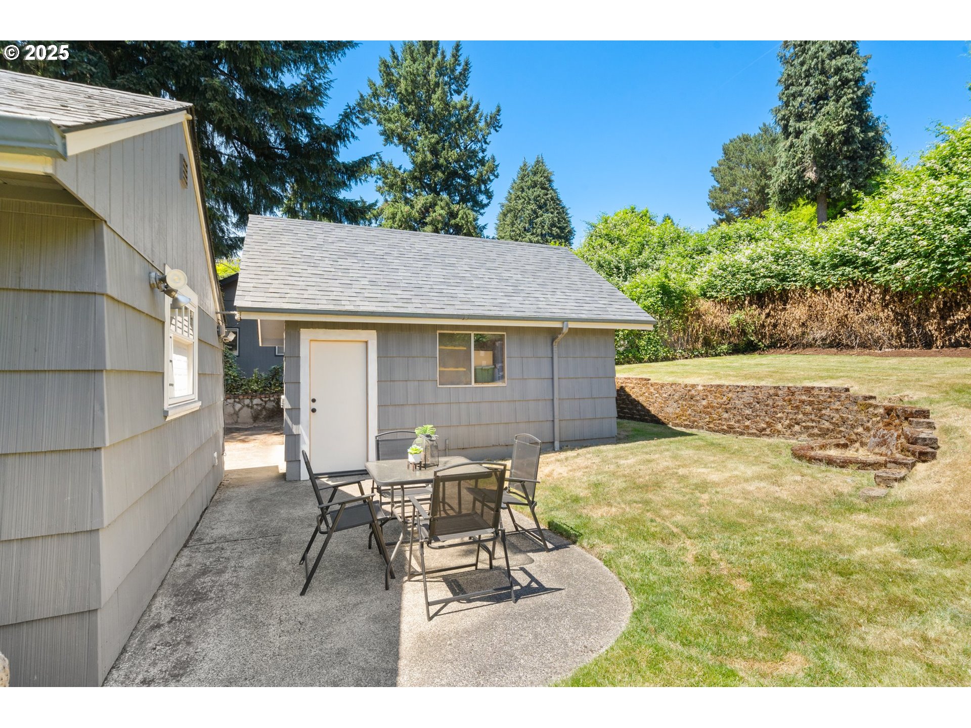 2822 NE FREMONT DR