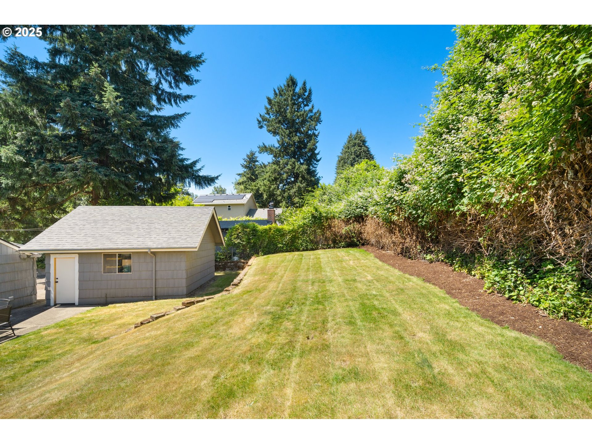 2822 NE FREMONT DR