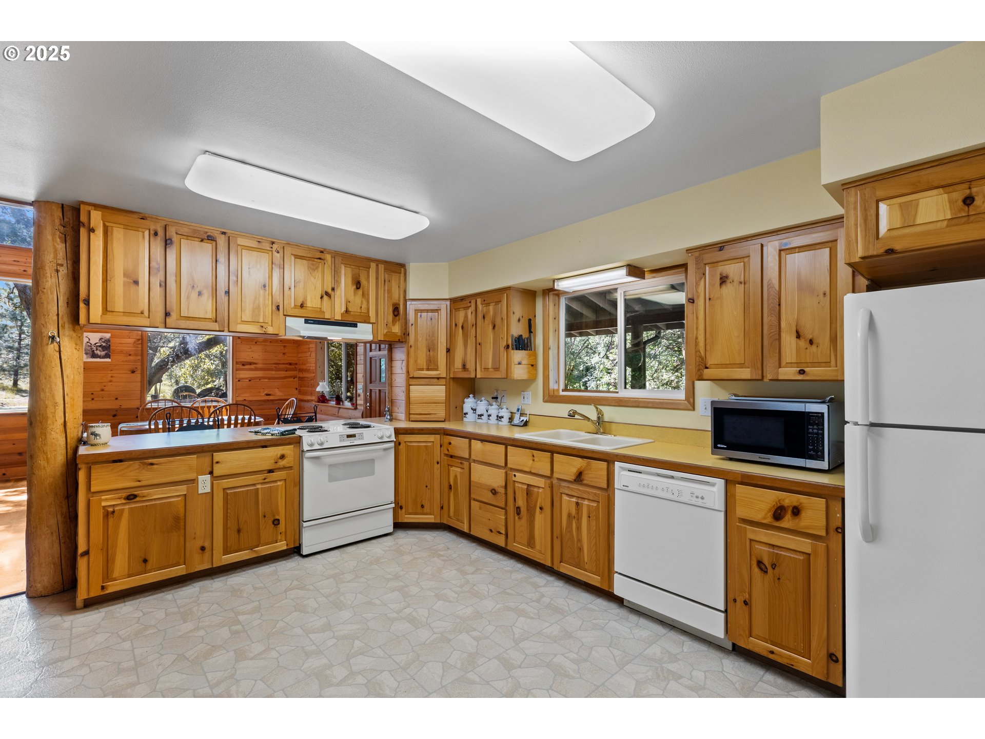 1470 E WILLIS CREEK RD