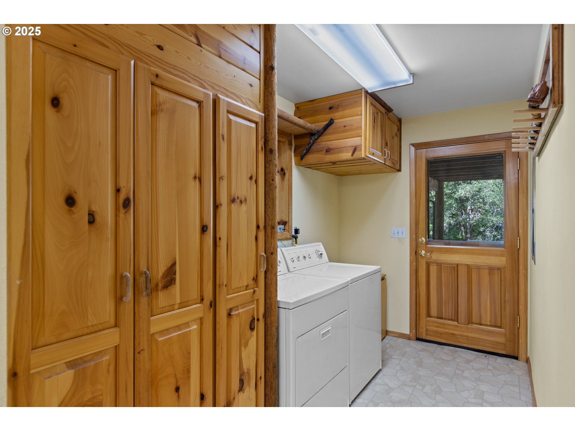 1470 E WILLIS CREEK RD