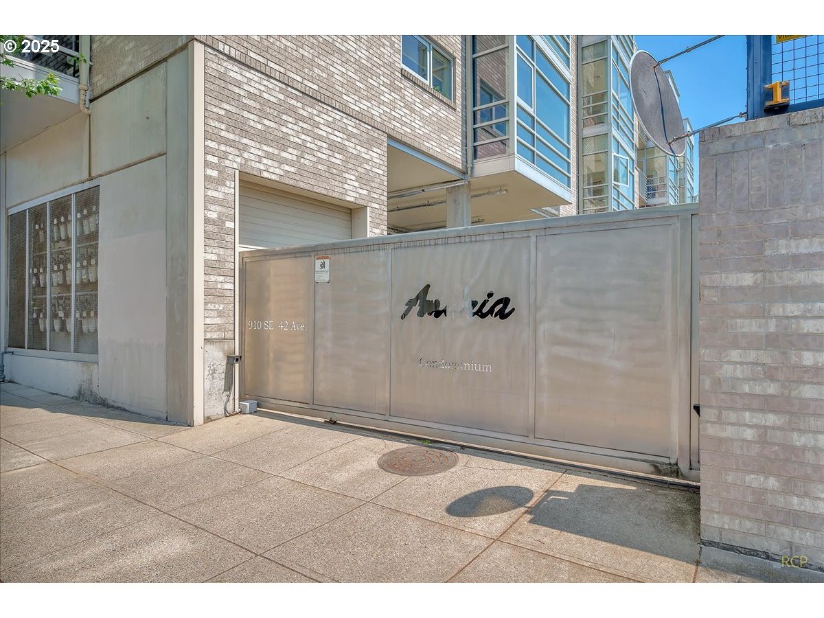 910 SE 42ND AVE 370