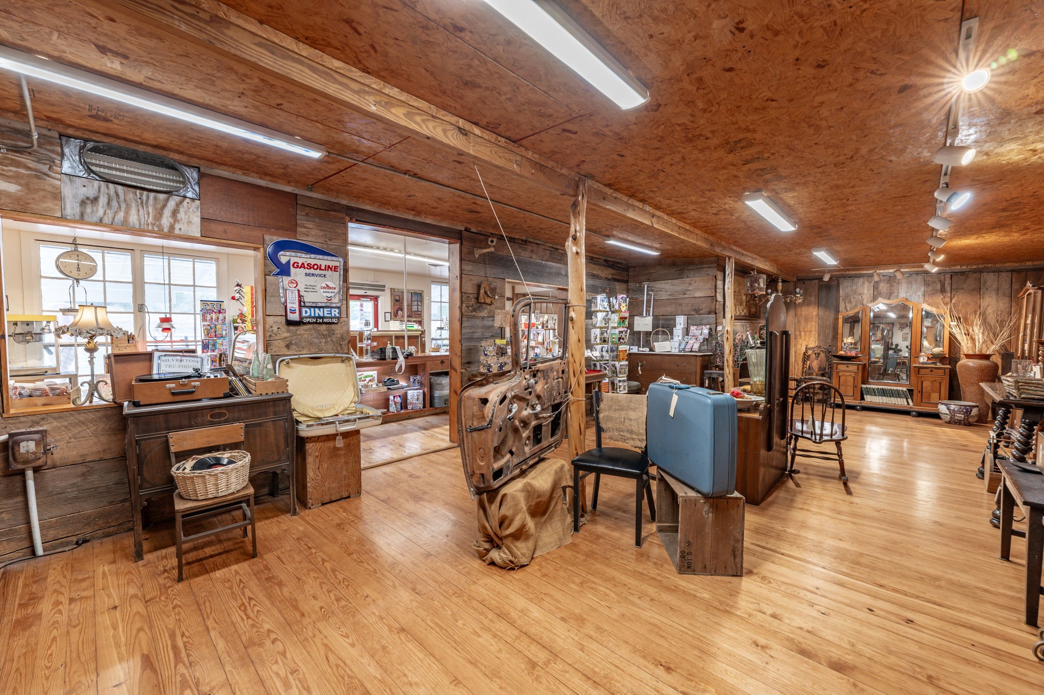 3408 N US Highway 281