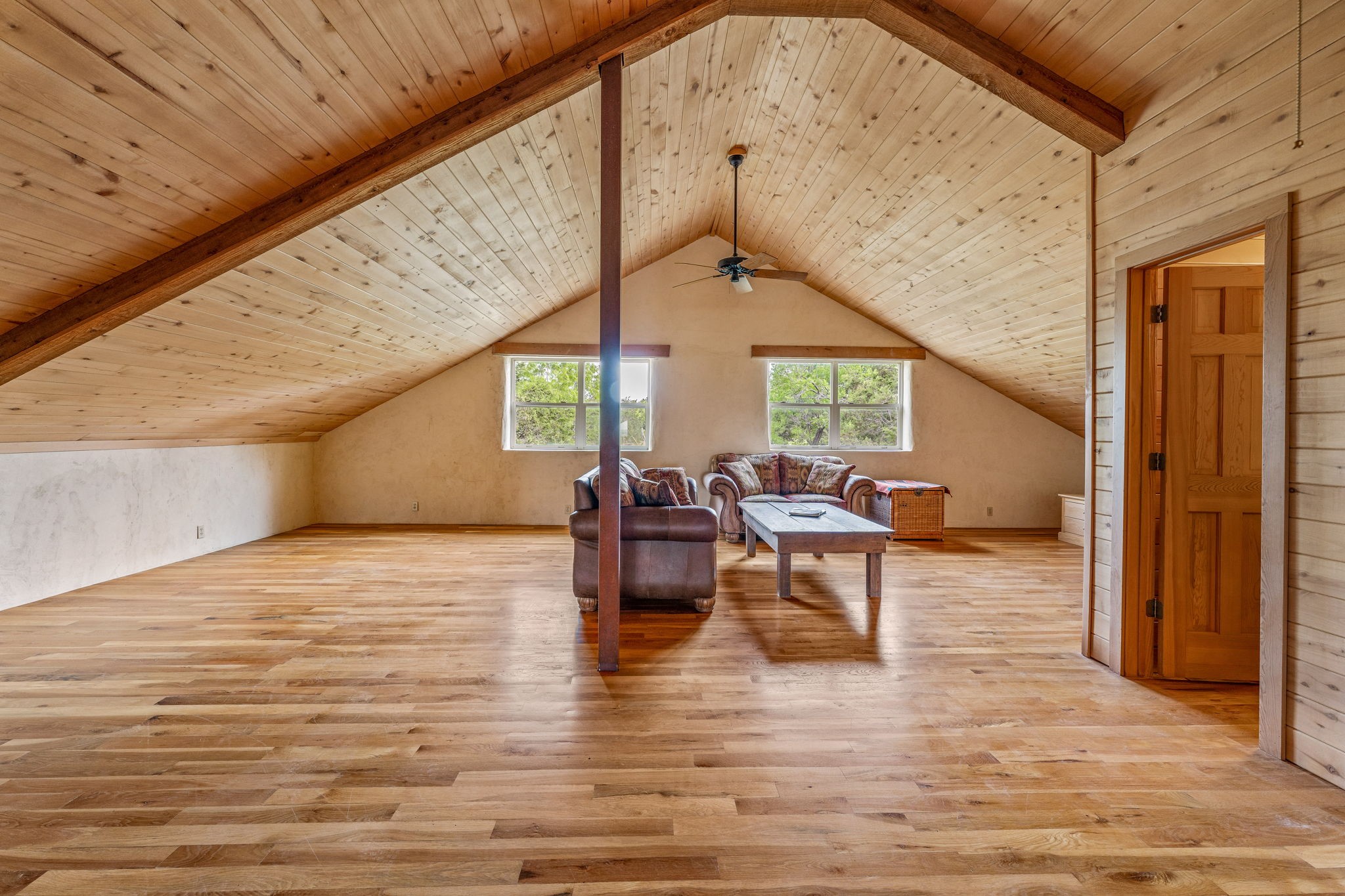 5905 N US Highway 281