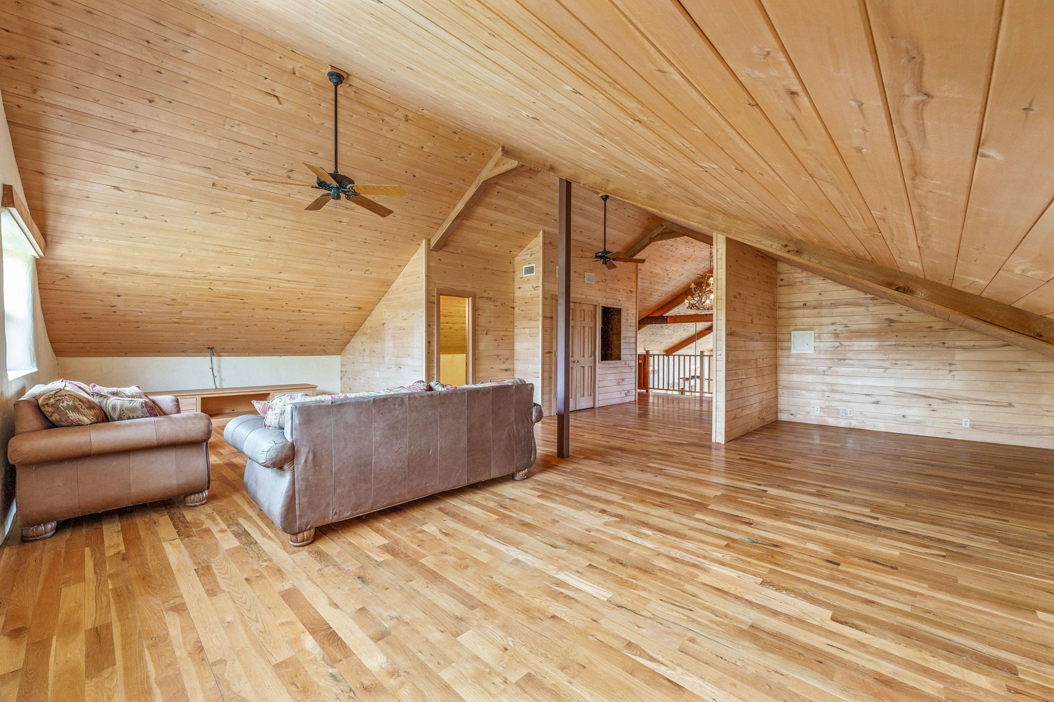 5905 N US Highway 281