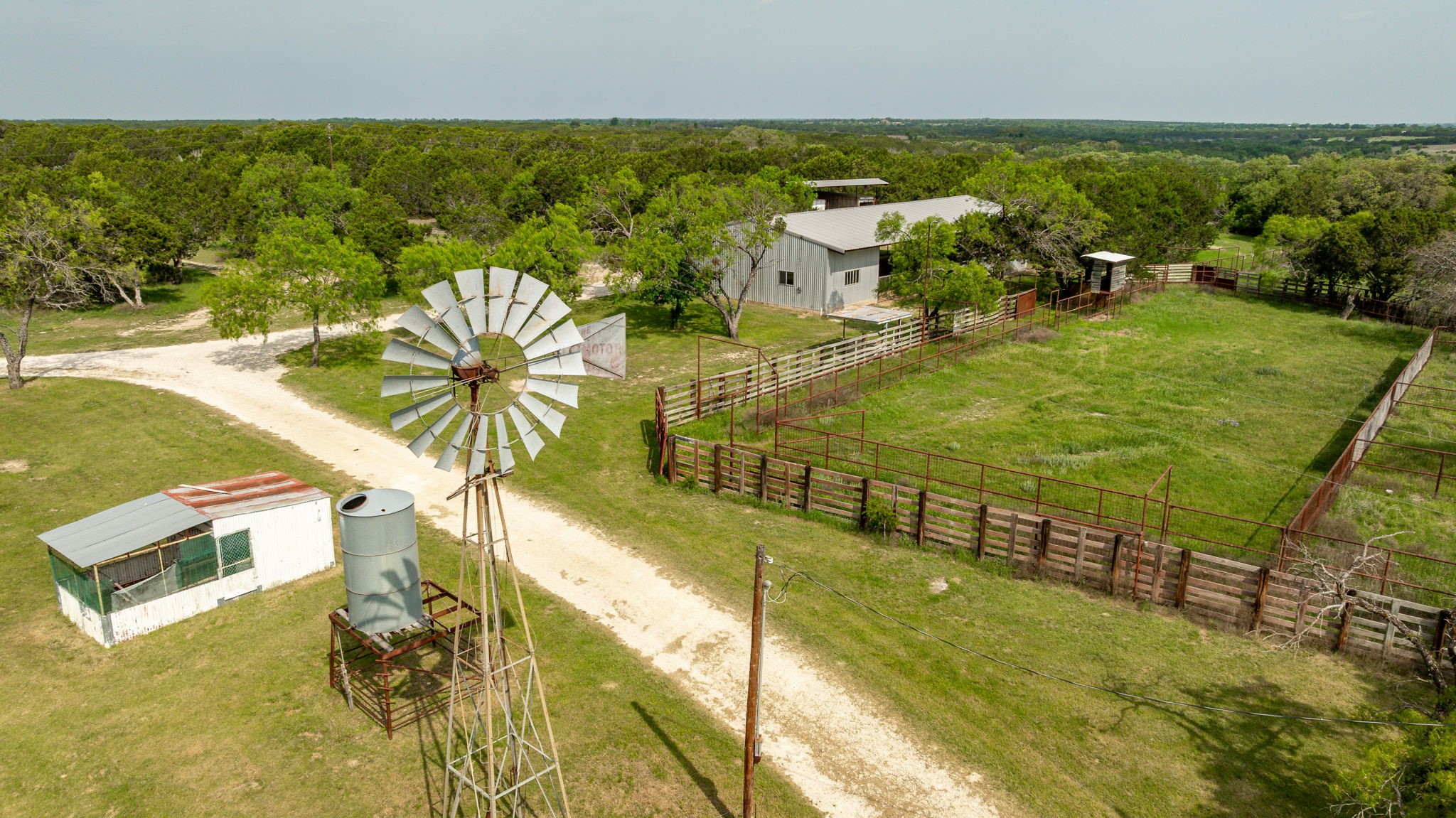 5905 N US Highway 281