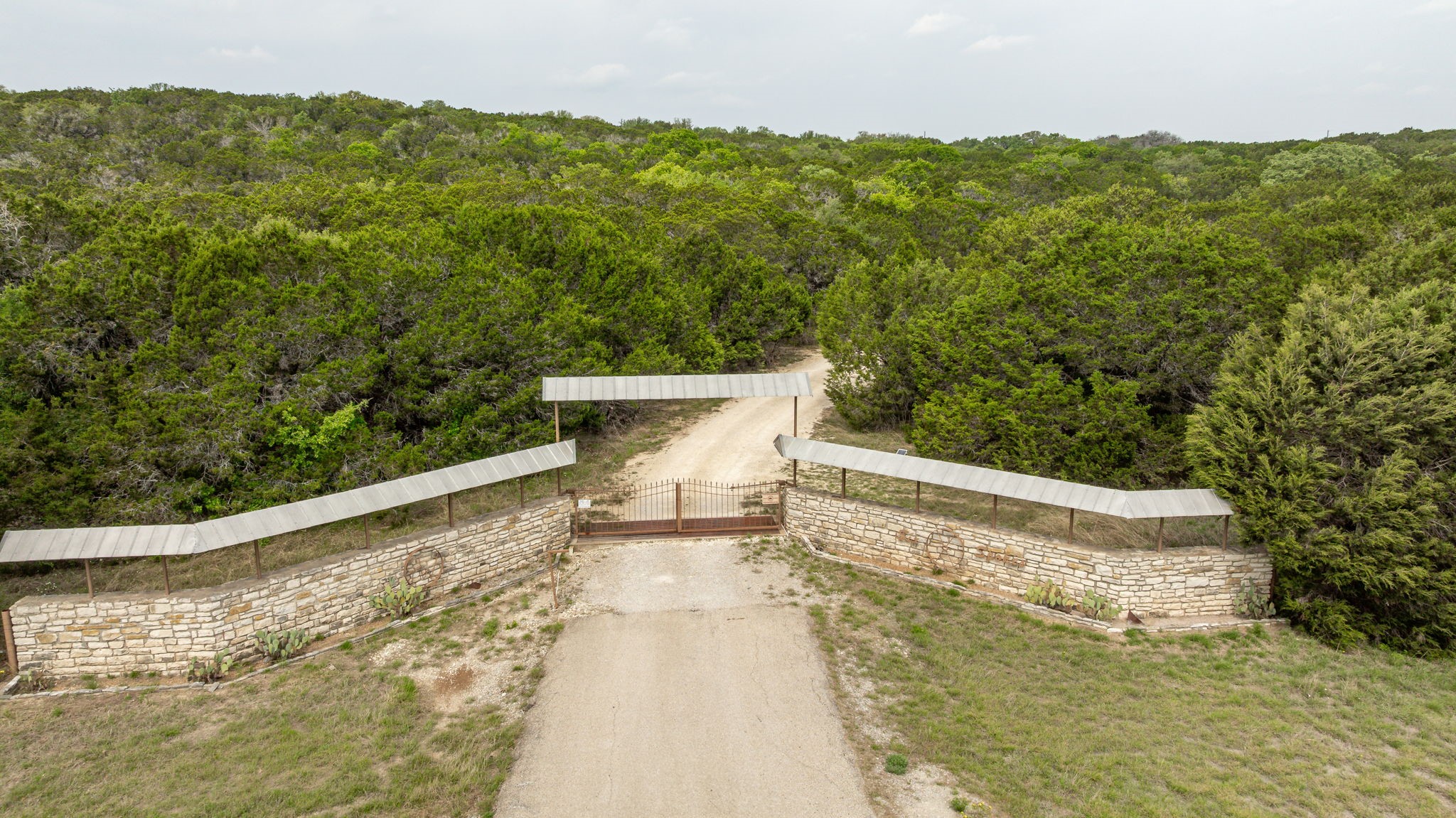 5905 N US Highway 281