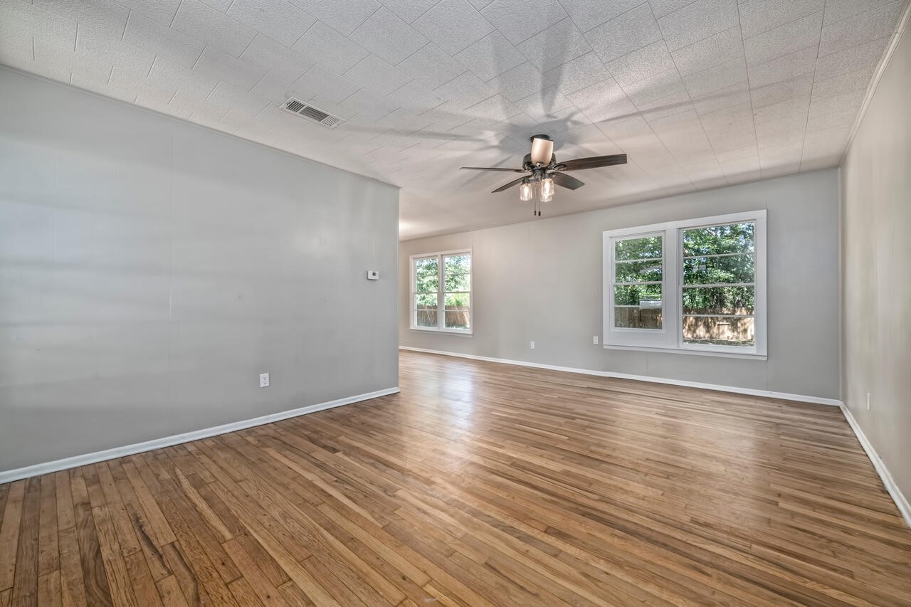 301 N Avenue Q
