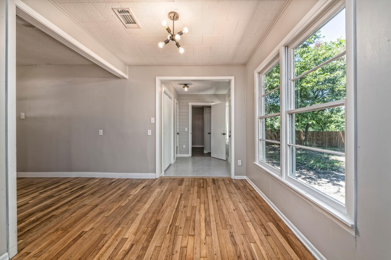301 N Avenue Q