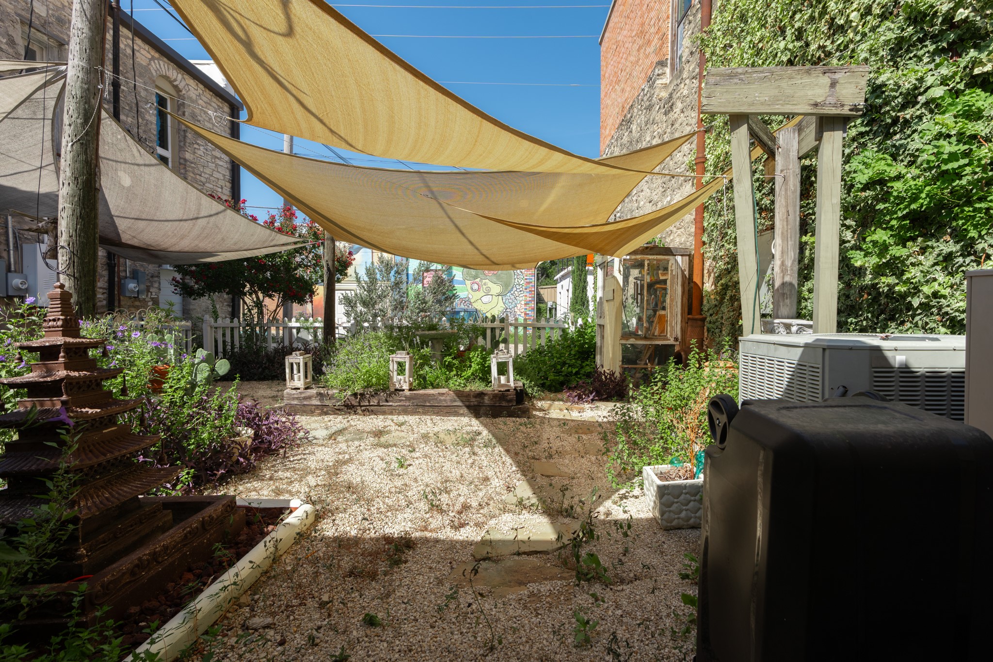 114 N Avenue D