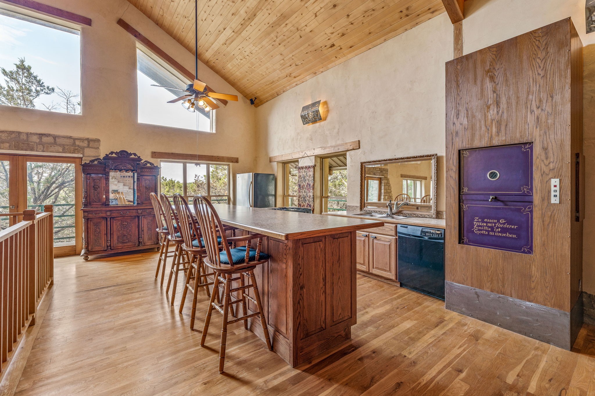 5905 N US Highway 281 (400)