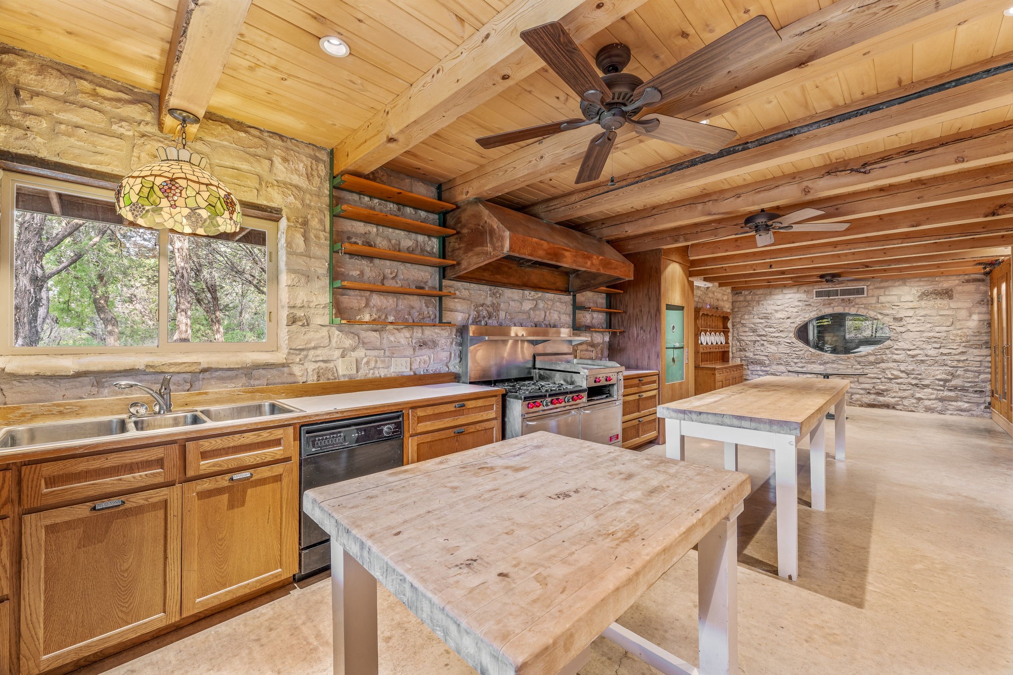 5905 N US Highway 281 (400)