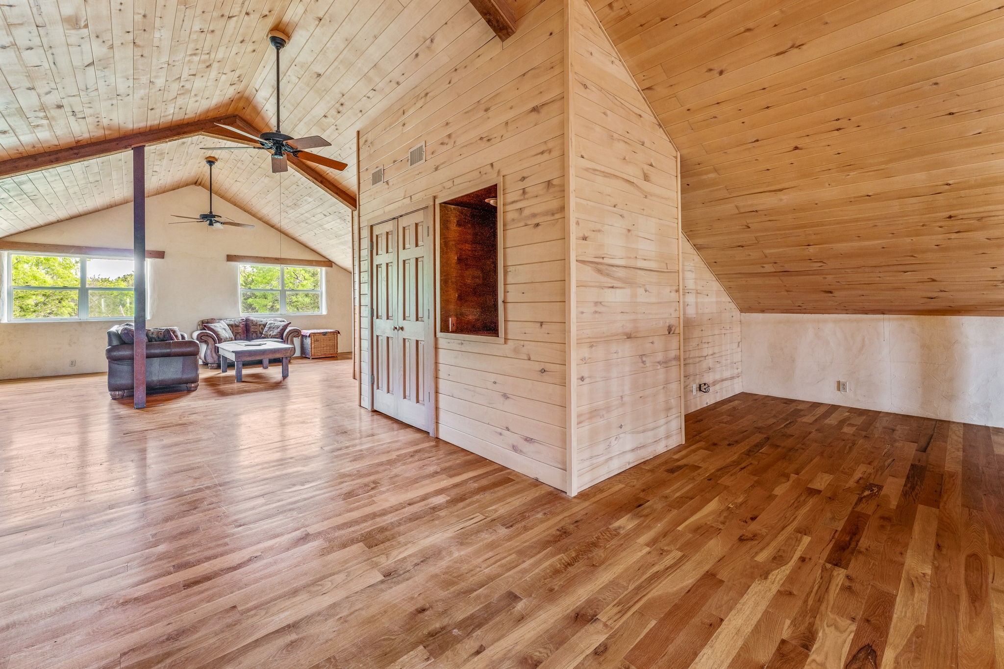 5905 N US Highway 281 (400)