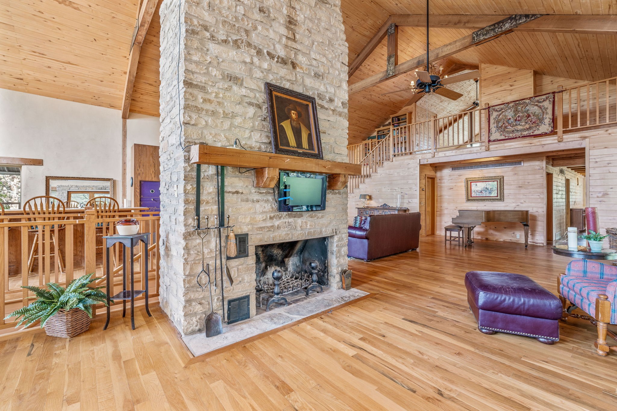 5905 N US Highway 281 (400)