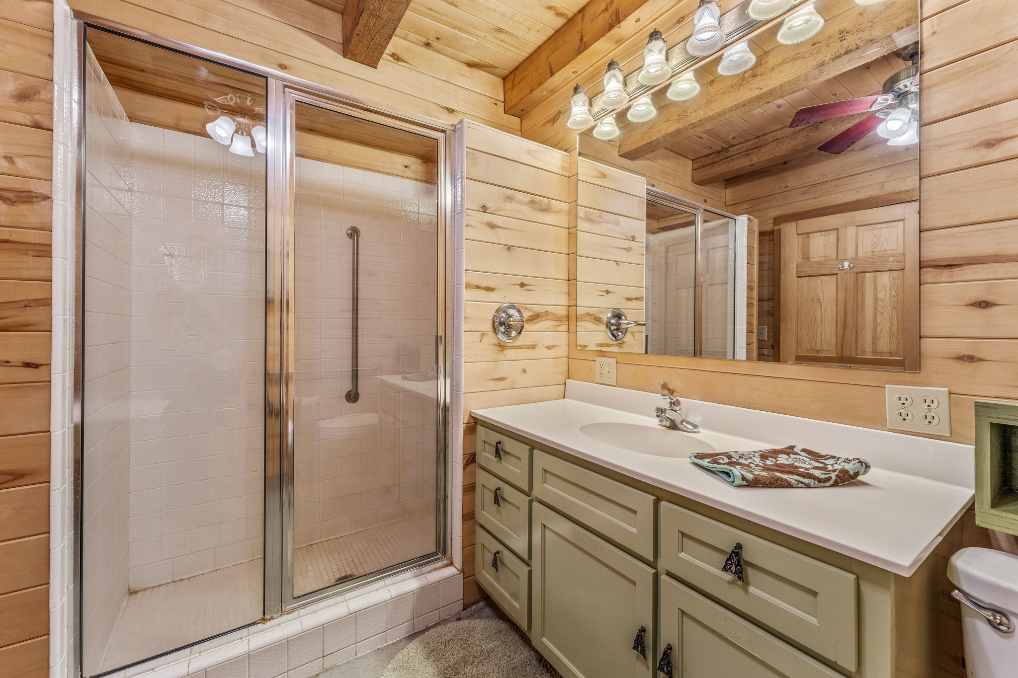 5905 N US Highway 281 (400)