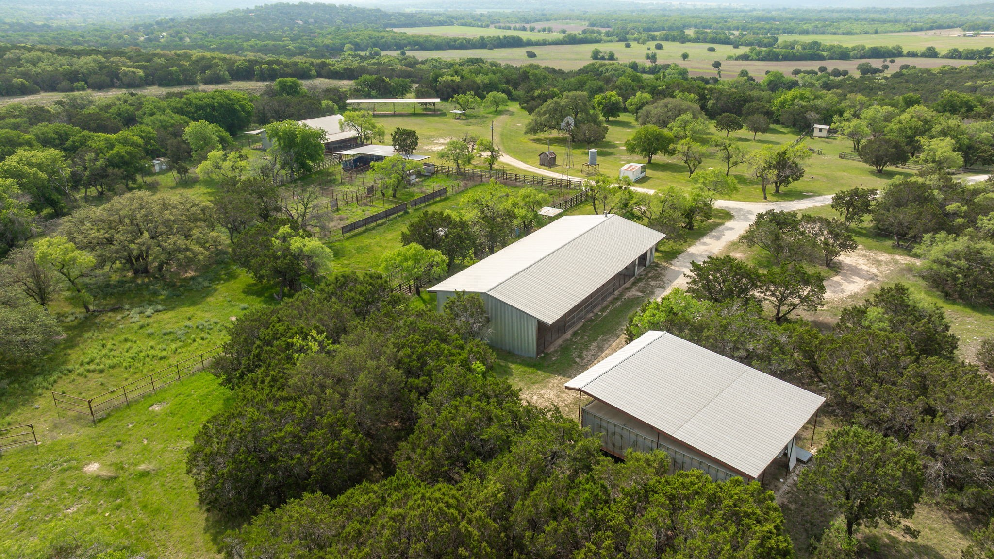 5905 N US Highway 281 (400)