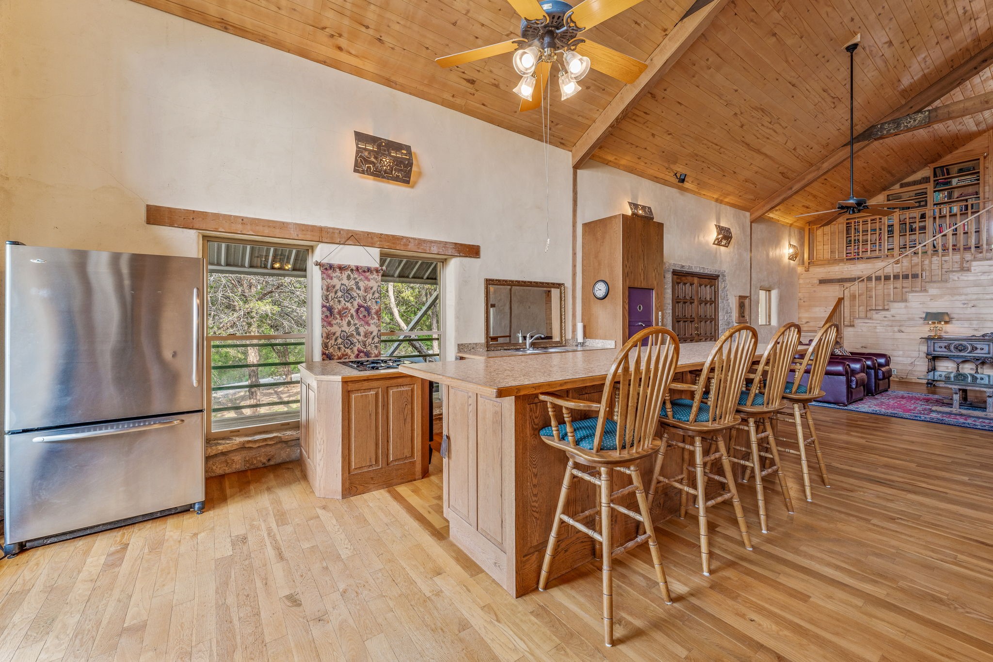 5905 N US Highway 281 (400)