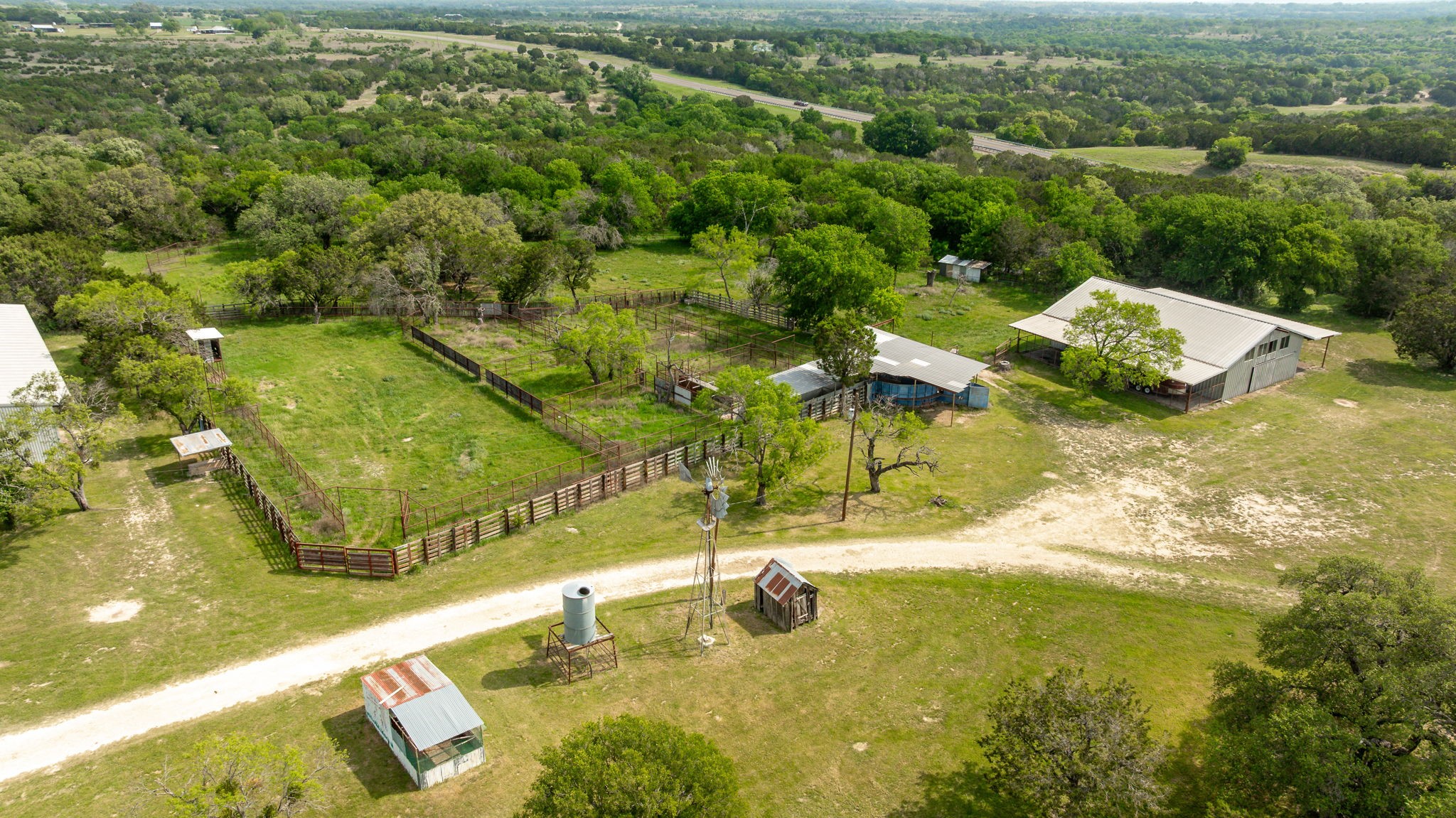5905 N US Highway 281 (400)