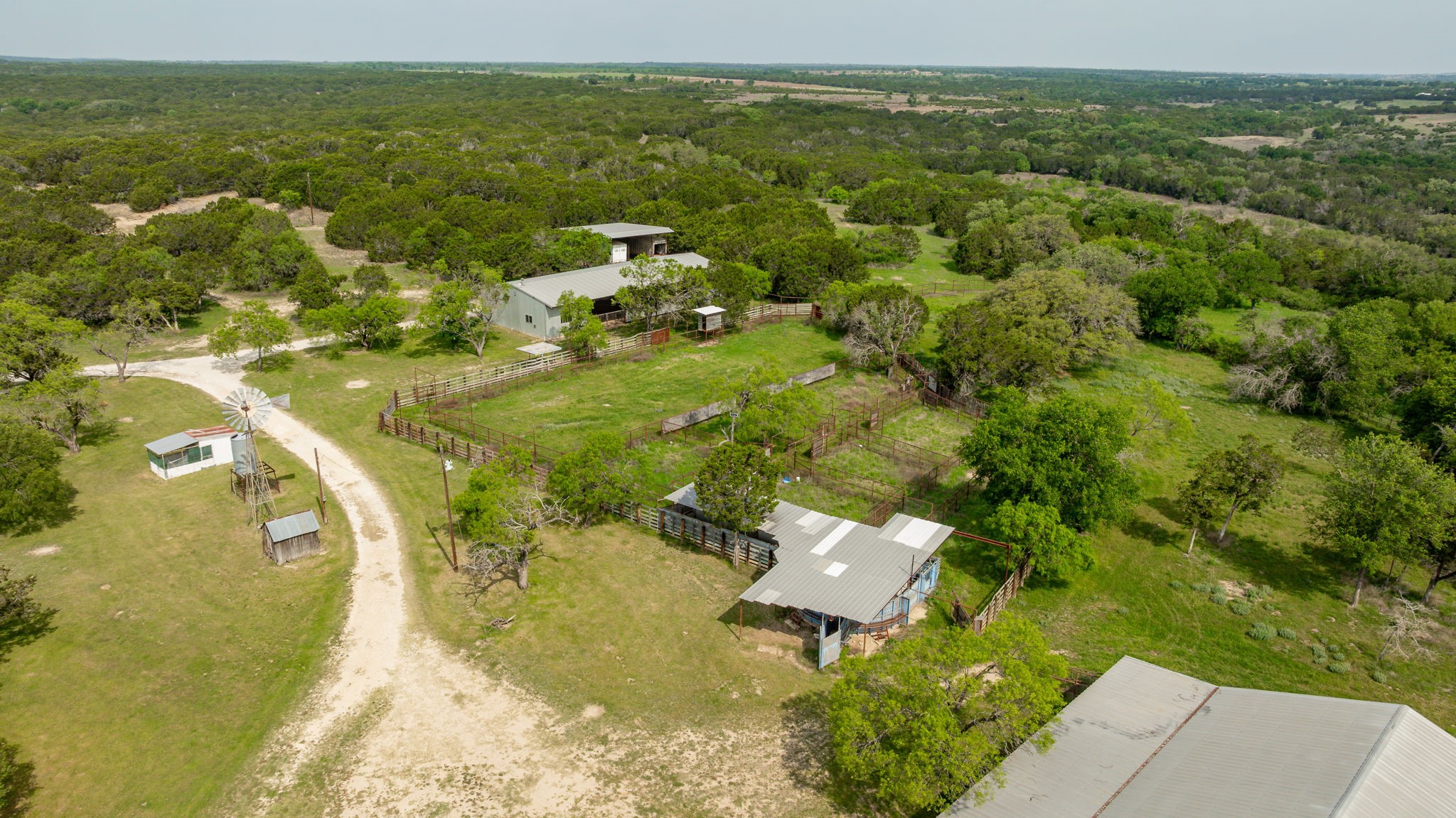 5905 N US Highway 281 (400)