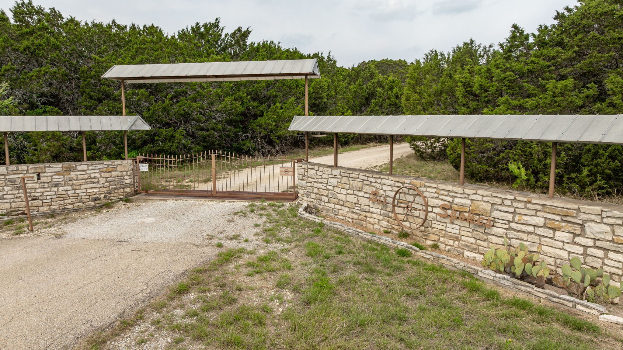 5905 N US Highway 281 (400)
