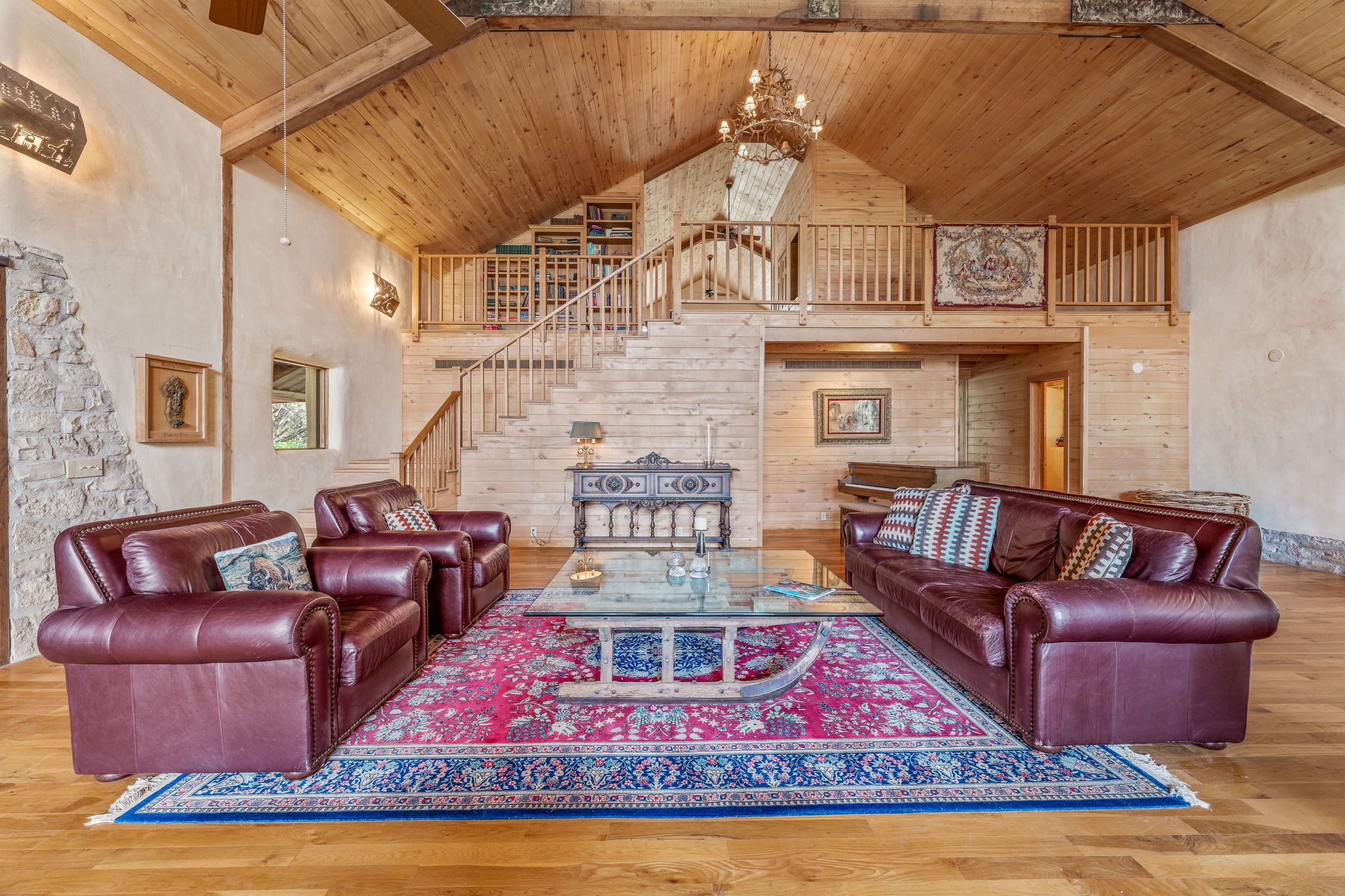 5905 N US Highway 281 (400)
