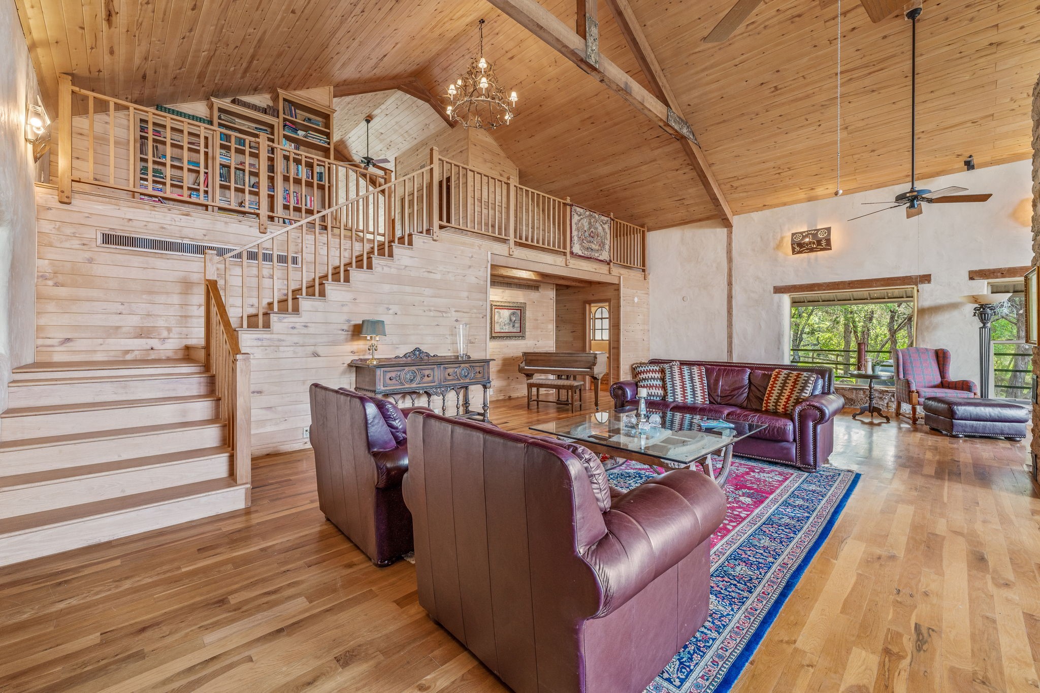 5905 N US Highway 281 (400)