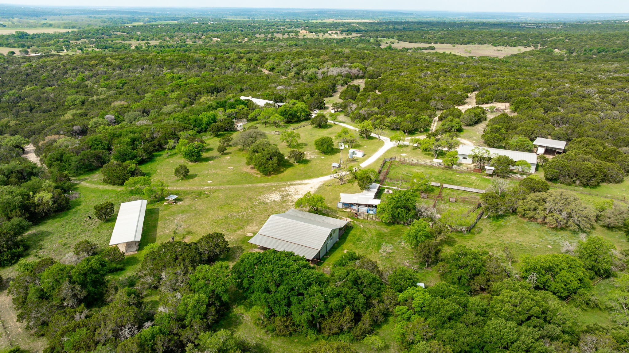 5905 N US Highway 281 (400)