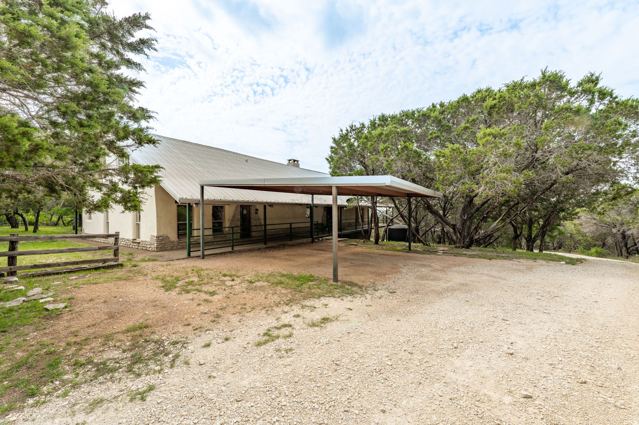 5905 N US Highway 281 (400)
