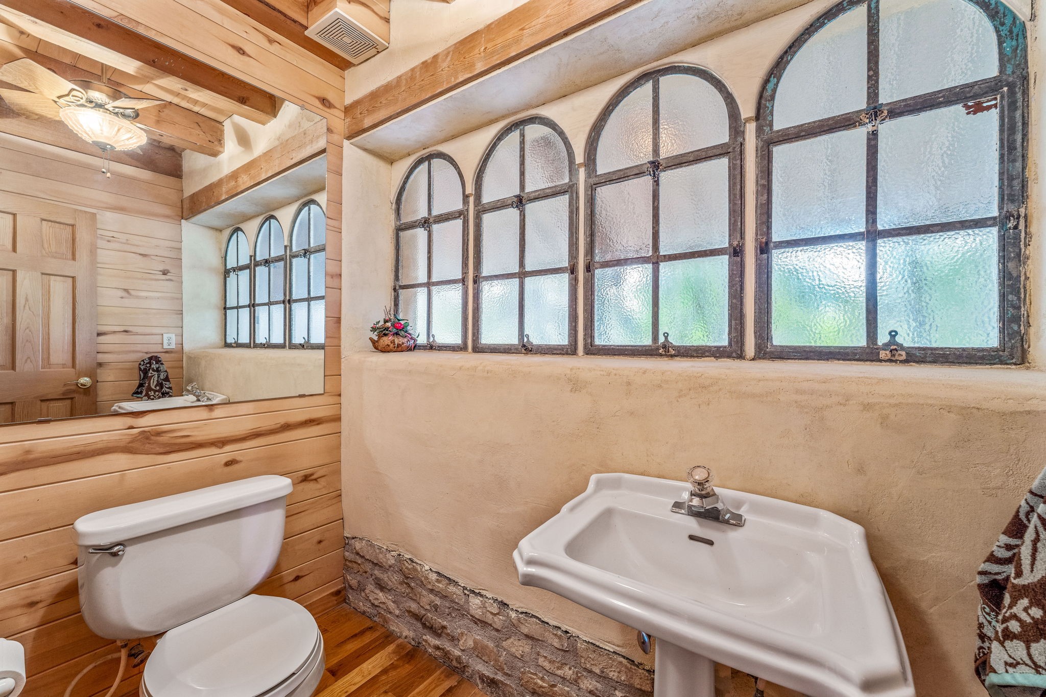 5905 N US Highway 281 (400)