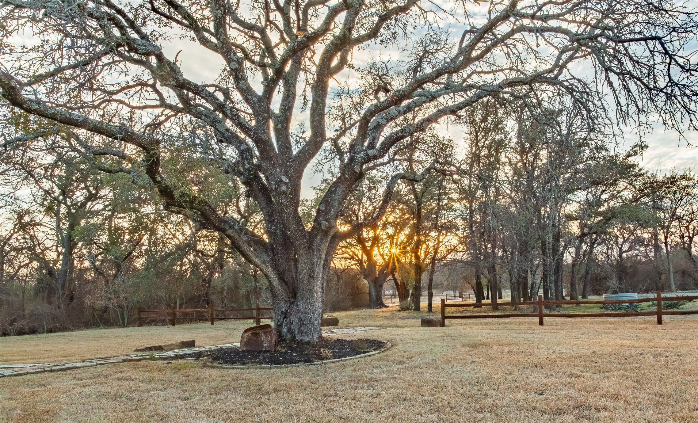 1592 N US Highway 281