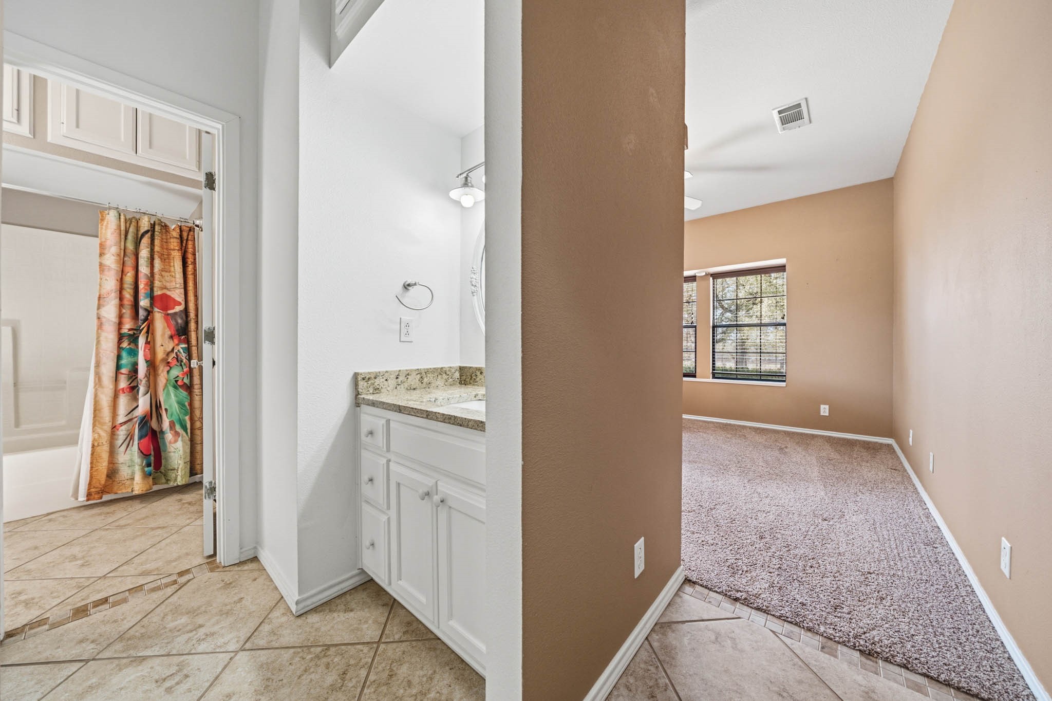 1592 N US Highway 281