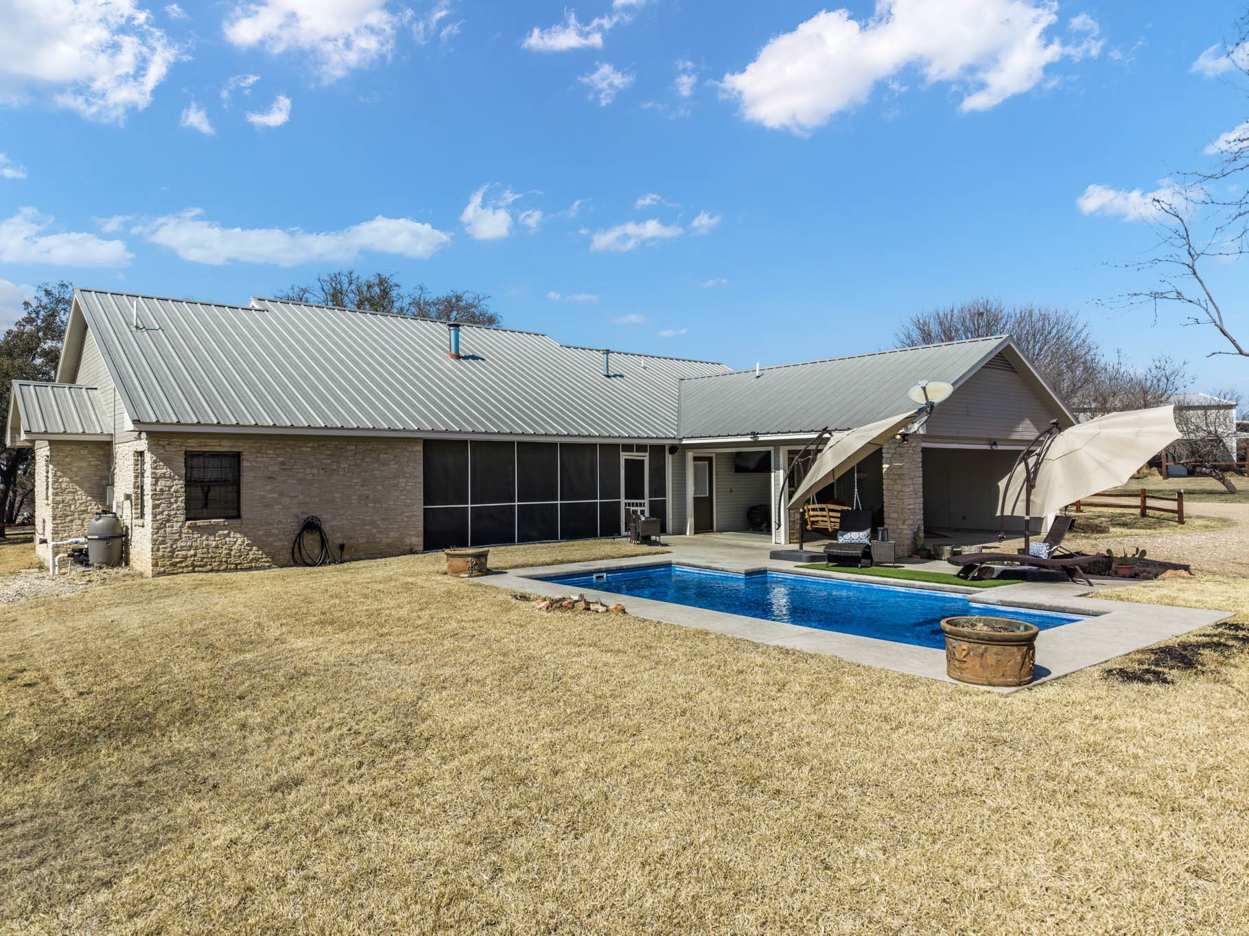 1592 N US Highway 281