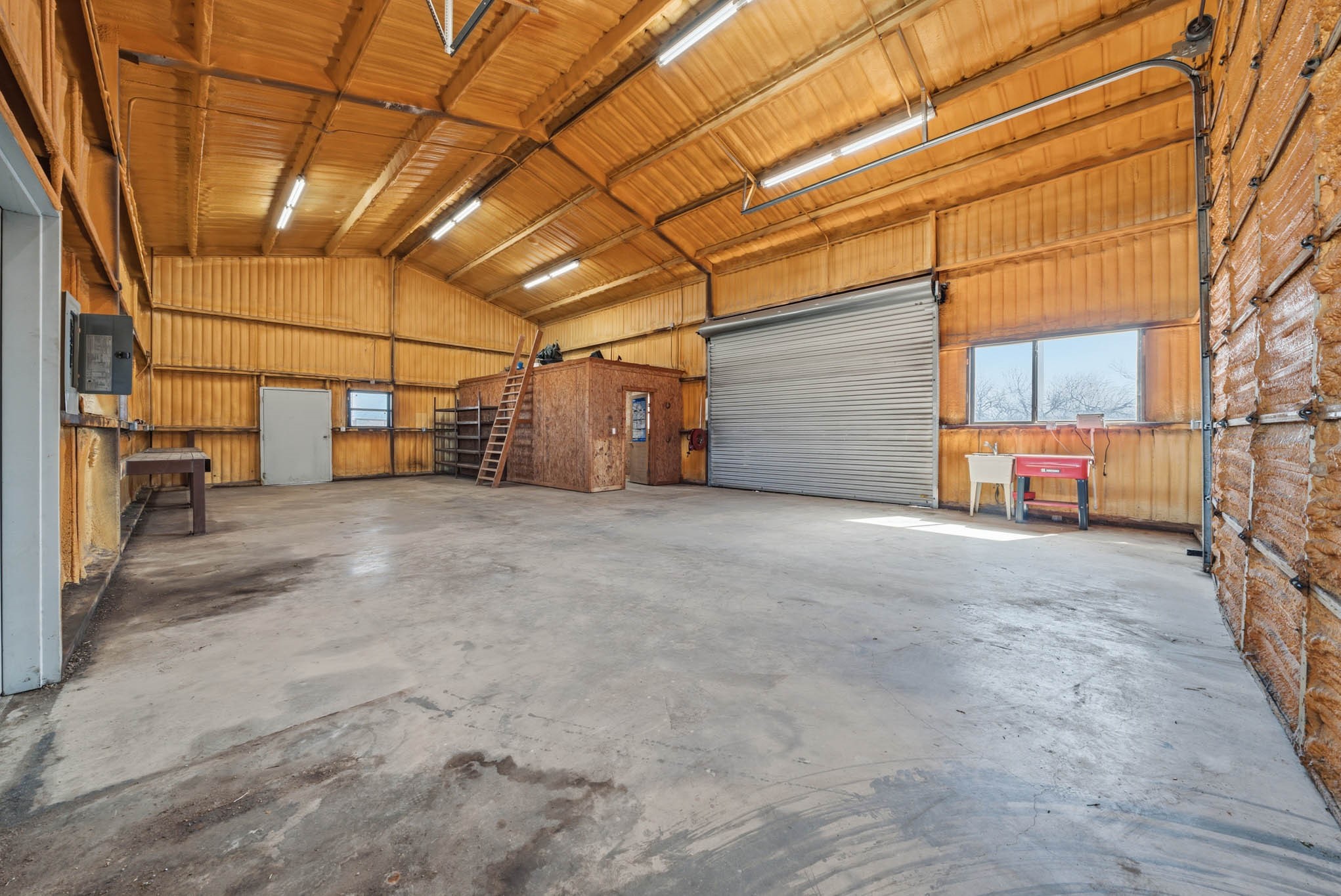 1592 N US Highway 281