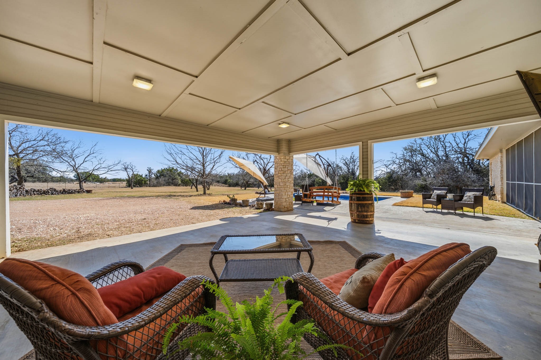 1592 N US Highway 281