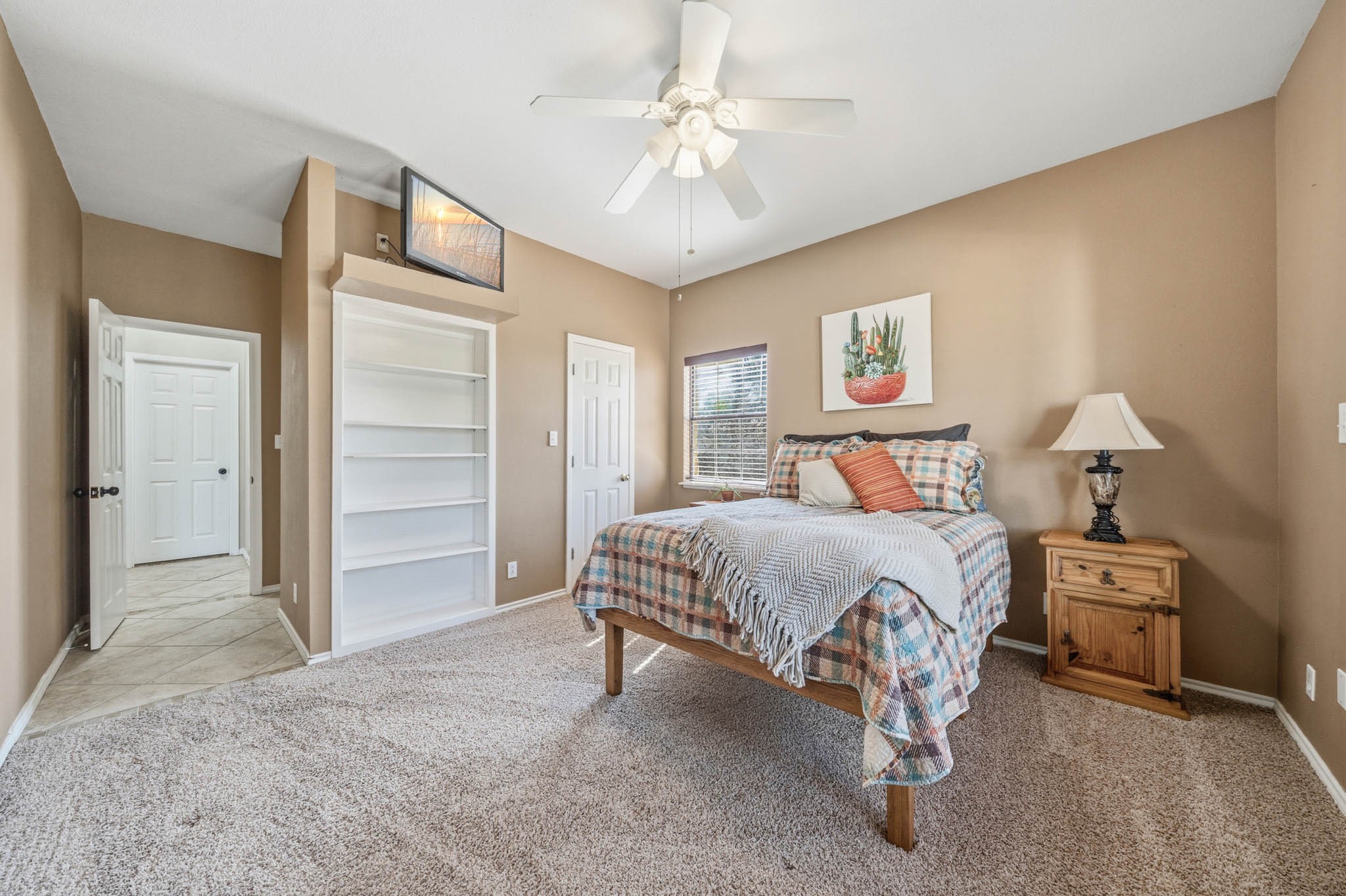 1592 N US Highway 281