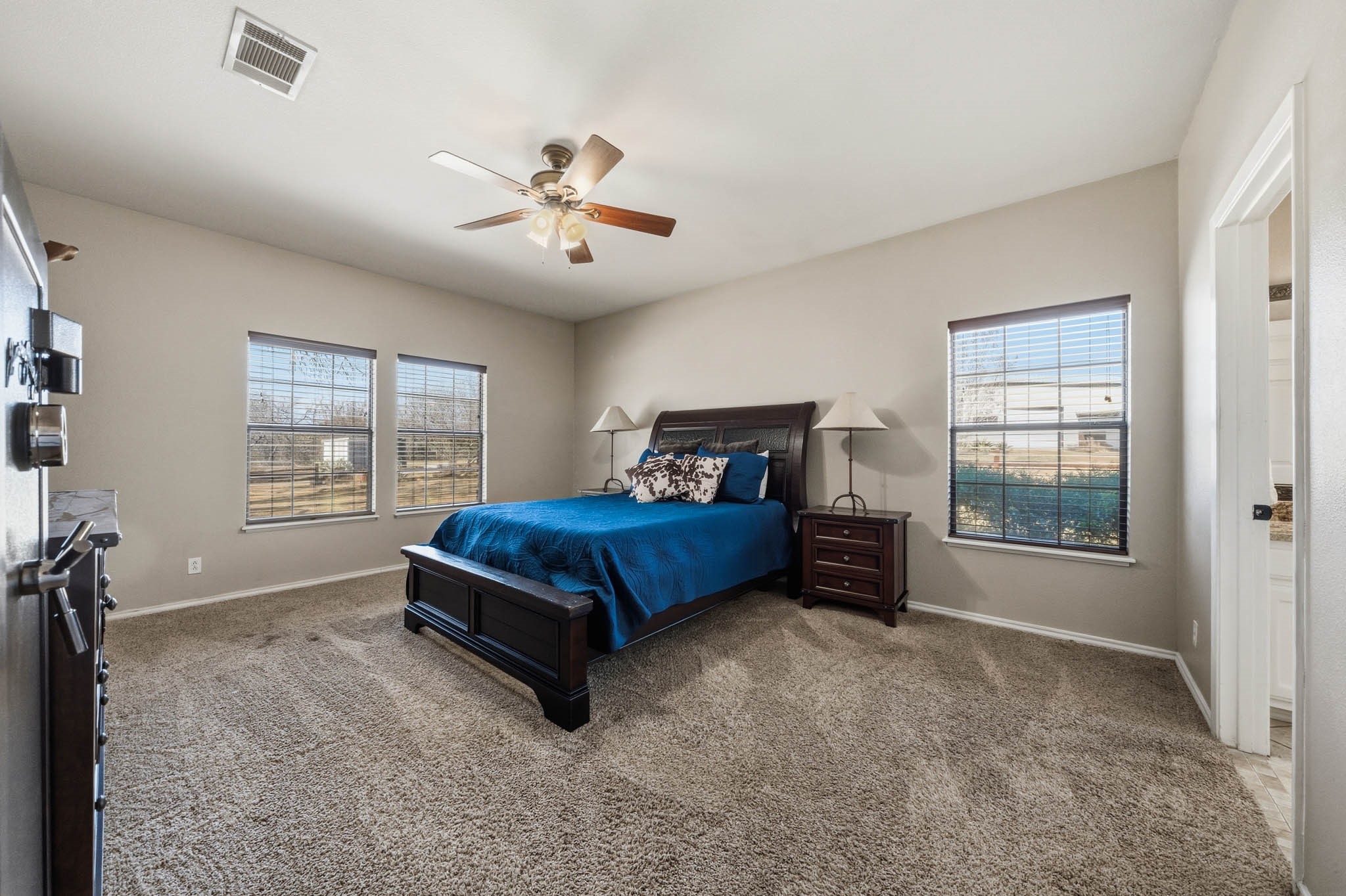 1592 N US Highway 281