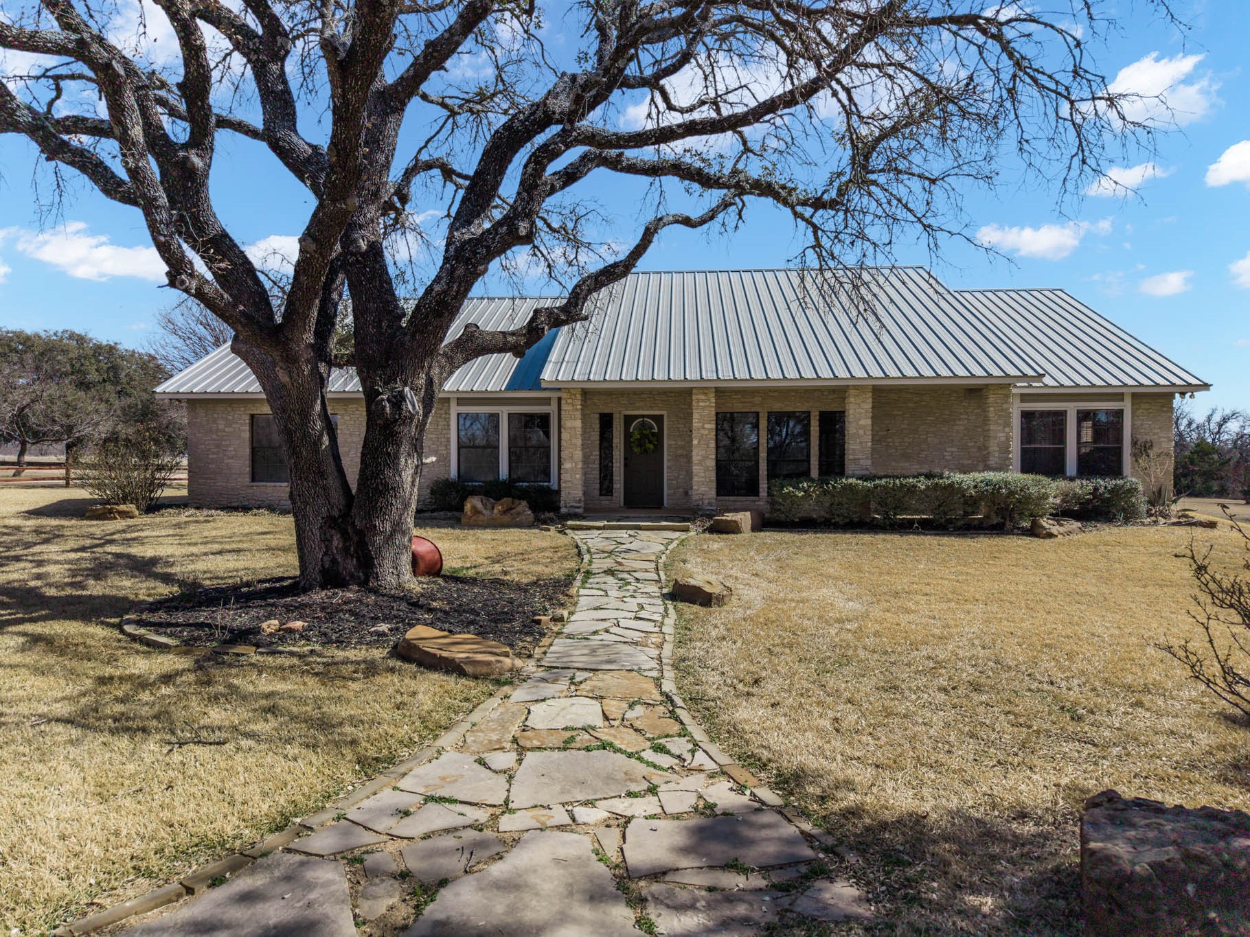 1592 N US Highway 281