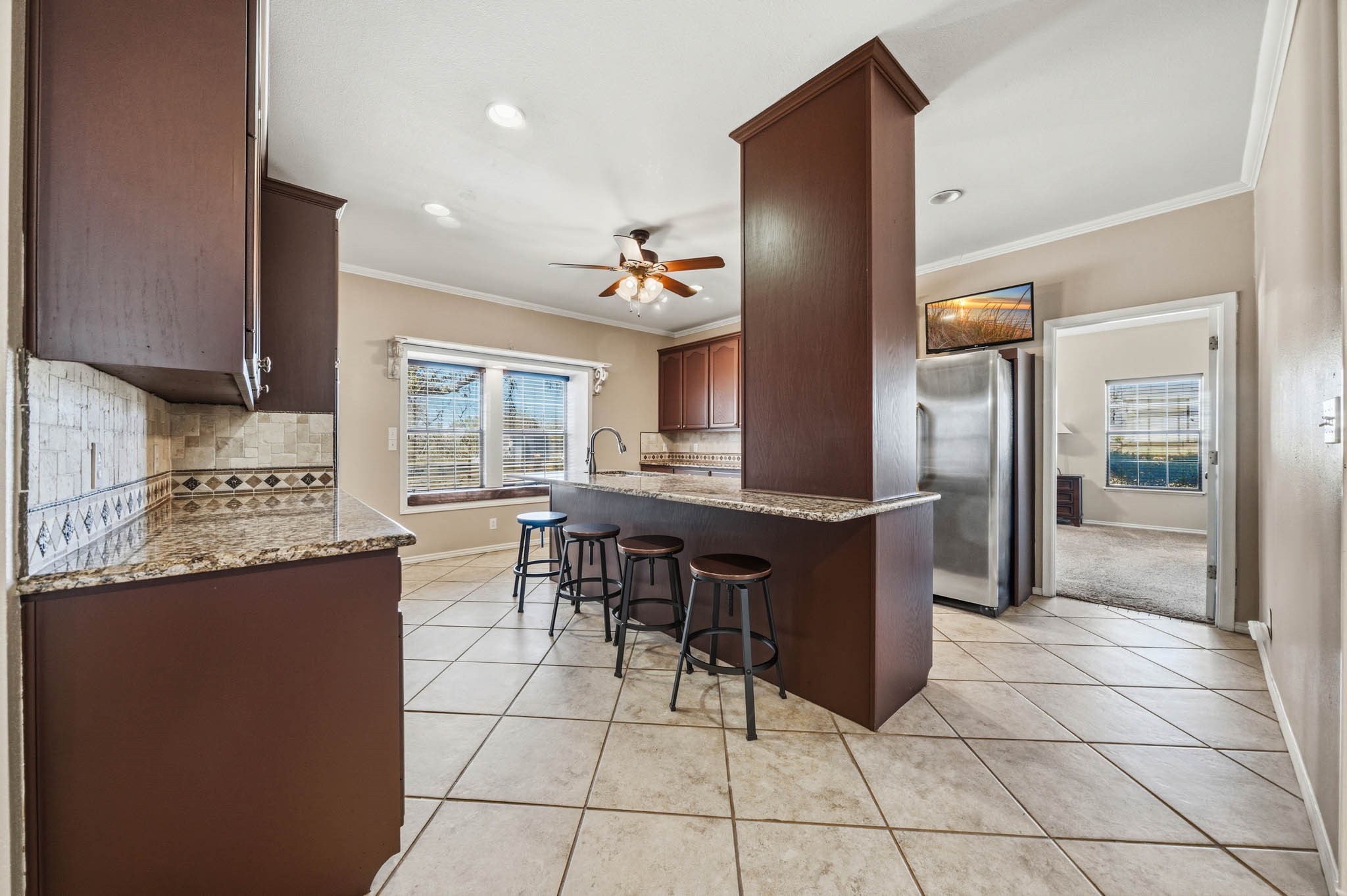 1592 N US Highway 281