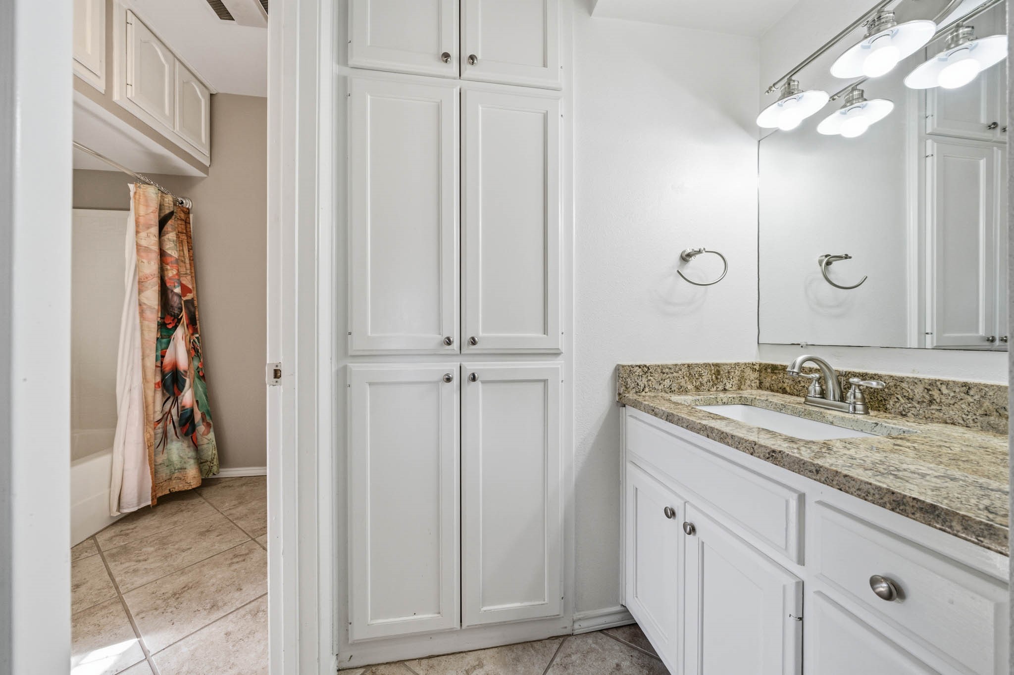 1592 N US Highway 281