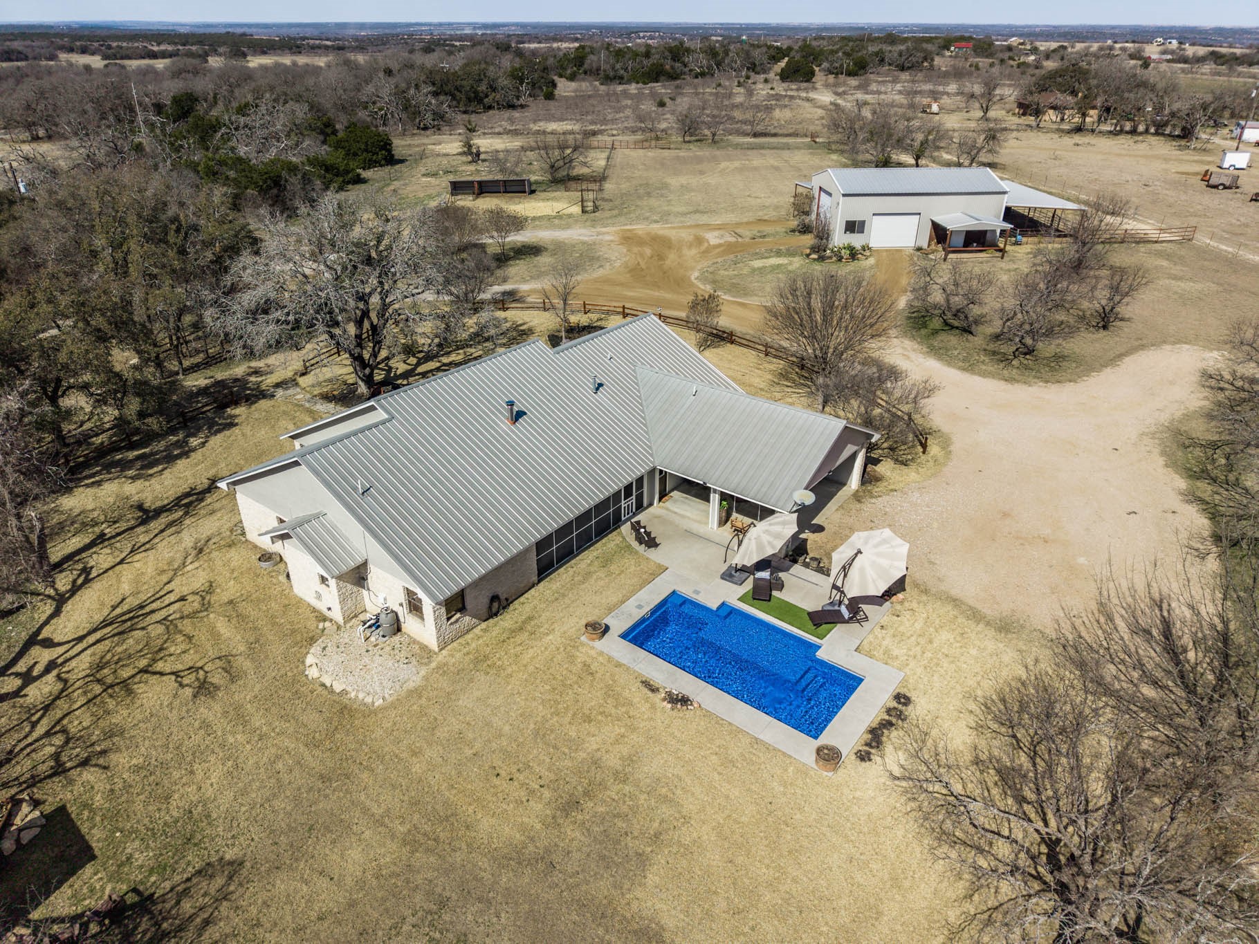 1592 N US Highway 281